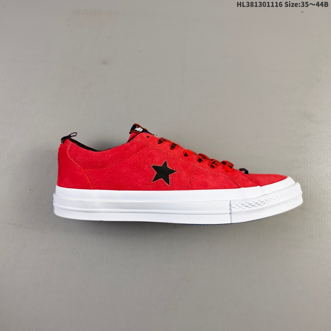 💰130 男女鞋真标硫化工艺#双层围条夹布防开胶工艺#OrthoLite欧索莱缓冲环保去臭鞋垫组合聚氨酯硅蓝PU减震❗萌到犯规,携手日本知名卡通 IP凯蒂猫《Hello Kitty》 x Converse One Star Suede Low"Prism Pink"一星古着系列经典低帮复古休闲百搭硫化板鞋“联名浅粉红凯蒂猫”362941C
尺码:35 36 36.5 37 37.5 38 39 39.5 40 41 41.5 42 42.5 43 44
主要以 Hello Kitty 形象搭配标志性粉色,鞋头处的小蝴蝶结、星星两侧的猫胡须这样的小细节更是可爱到犯规。Hello Kitty不注视你,反而像猫星人般好奇的凝望着街头上的人。HL381301116 Size:35~44B