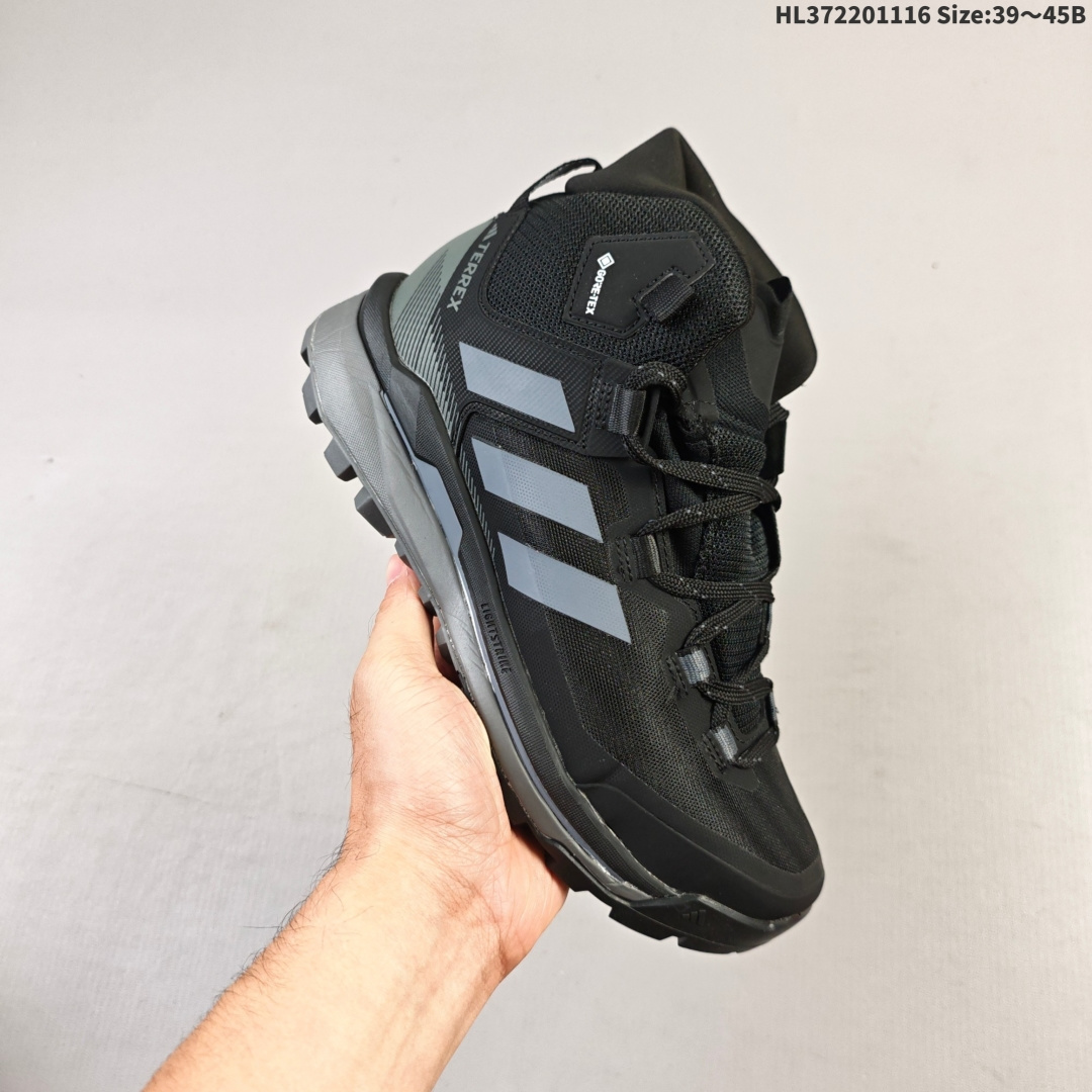 集合💰220
公司级✅Adidas阿迪达斯TERREX SKYCHASER AX5 TECH MID新款男女运动中帮登山缓震徒步鞋
以GORE-TEX科技与CLIMAWARM+暖风科技为核心，搭配马牌橡胶外底与LIGHTMOTION技术，专为寒冷潮湿环境设计，堪称冬季户外运动的“全能通行证”。
CLIMAWARM+暖风科技则通过Primaloft®隔层与立体织法构建“热循环系统”。中空纤维结构可储存静止空气，配合鞋舌与鞋口的加厚设计，形成封闭式保暖空间，有效阻隔外界冷空气侵入。
货号:GV9033
尺码:39 40 40.5 41 42 42.5 43 44 45
lD：HL372201116 Size:39～45B