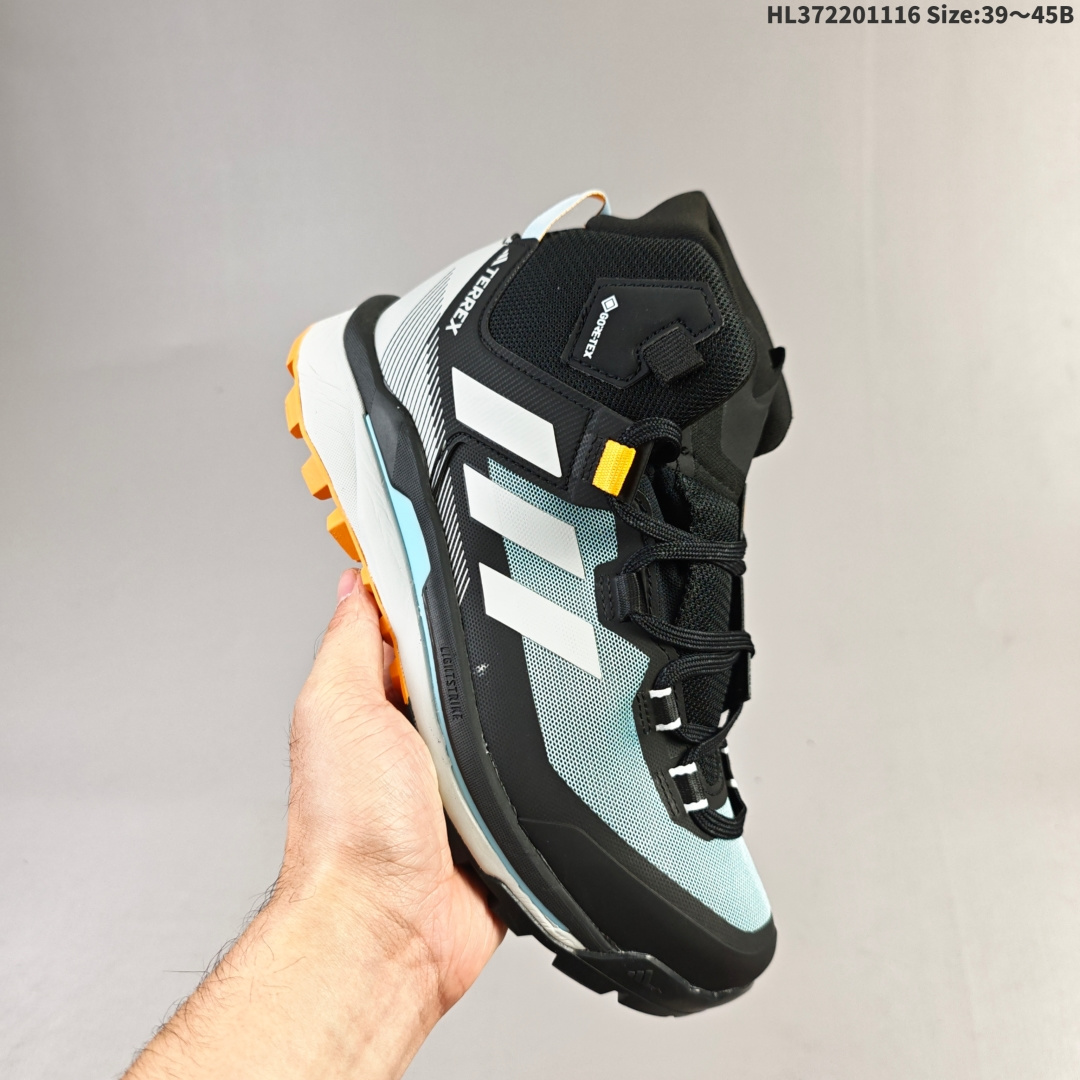 集合💰220
公司级✅Adidas阿迪达斯TERREX SKYCHASER AX5 TECH MID新款男女运动中帮登山缓震徒步鞋
以GORE-TEX科技与CLIMAWARM+暖风科技为核心，搭配马牌橡胶外底与LIGHTMOTION技术，专为寒冷潮湿环境设计，堪称冬季户外运动的“全能通行证”。
CLIMAWARM+暖风科技则通过Primaloft®隔层与立体织法构建“热循环系统”。中空纤维结构可储存静止空气，配合鞋舌与鞋口的加厚设计，形成封闭式保暖空间，有效阻隔外界冷空气侵入。
货号:GV9033
尺码:39 40 40.5 41 42 42.5 43 44 45
lD：HL372201116 Size:39～45B