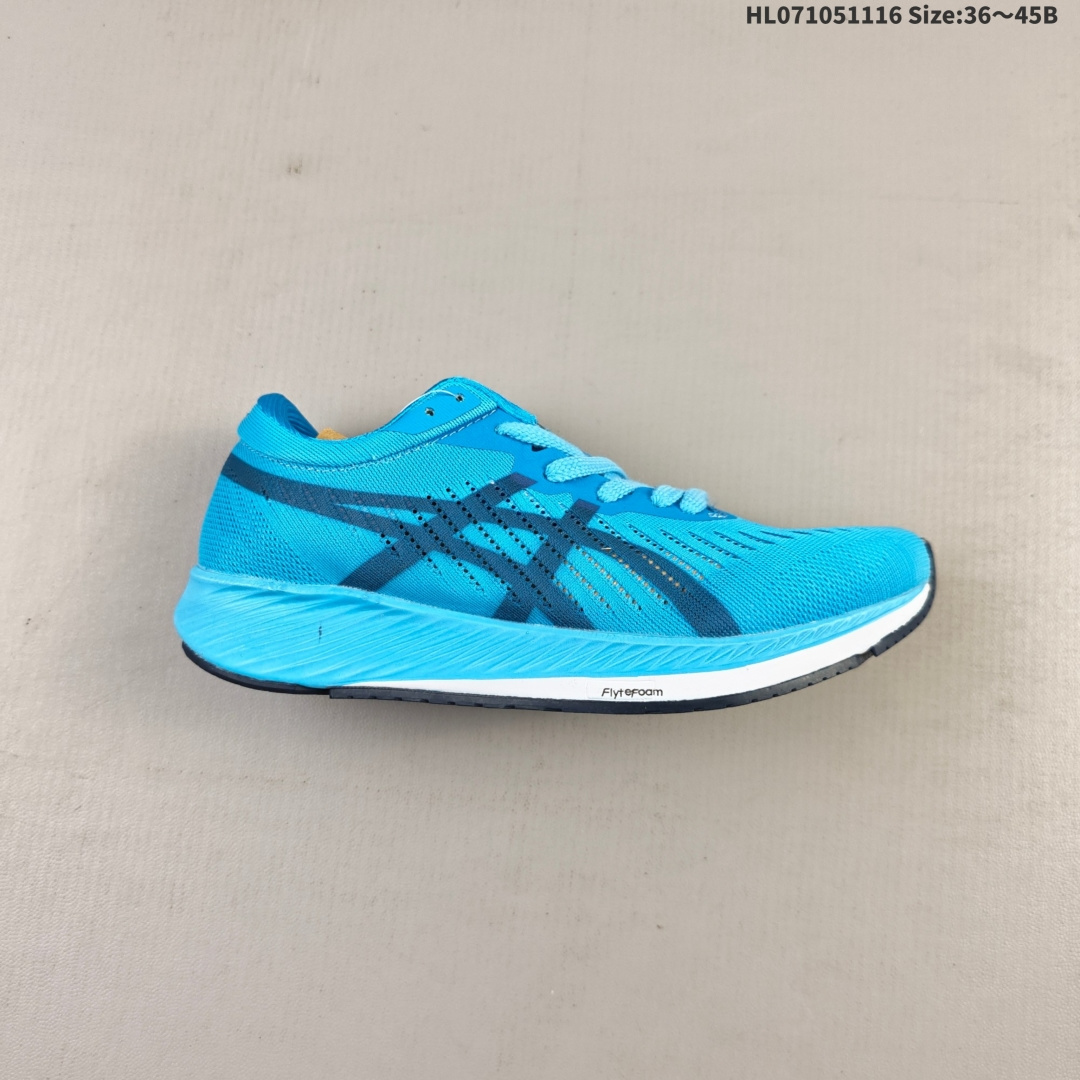 💰105
ASICS亚瑟士METARACER TOKYO 碳板马拉松竞速跑步男女轻便跑步鞋网面透气缓震耐磨运动鞋。METARACER是目前所有亚瑟士竞速跑鞋里，弹性最出色的，没有之一；中底依然是使用多年的Flytefoam材质，缓冲-回弹-稳定性-重量-耐久性都达到比较好的平衡点。没有传统马拉松跑鞋的生硬感，配速稍慢的训练也可以驾驭；前掌配置碳板设计延伸至中足，轻量弹性兼顾良好的稳固性，配合网眼布鞋面材质，具有良好的透气性和快干性。延续了亚瑟士跑鞋的舒适感，脚感上无须太多适应时间。中底厚度也与一般跑鞋接近（前15mm/后24mm），非厚底跑鞋；可能是如今所有碳板鞋中，对亚洲足型最友好的一款。
货号：1011A676-400
编码：HL071051116 Size:36～45B