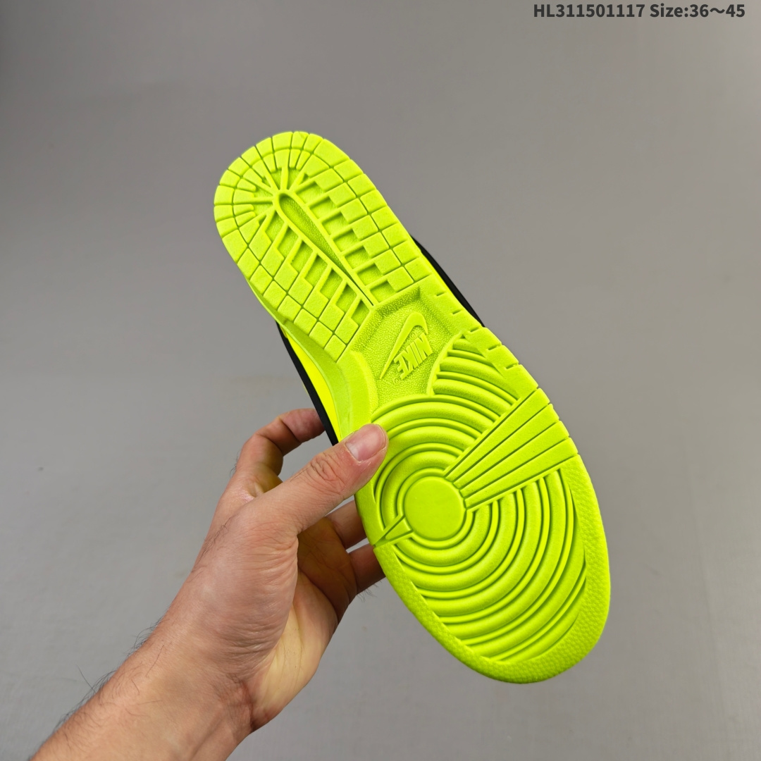 💰150
公司级AMBUSH x NK SB Dunk High 滑板鞋高帮男女士运动鞋 联名大勾 吴亦凡同款篮球鞋 以早年间最经典的 Dunk Hi 为蓝本 选用质感出众的荔枝皮打造鞋面 搭配亮色配色尽显街头气质 鞋款最大亮点在于侧身 Swoosh Logo 延至后跟并超过鞋身 以夸张设计带来辨识度的提升 醒目效果极强 鞋舌与后跟处均饰有AMBUSH 字样 鞋款联名身份不言而喻 
货号：CU7544 001
编码：HL311501117