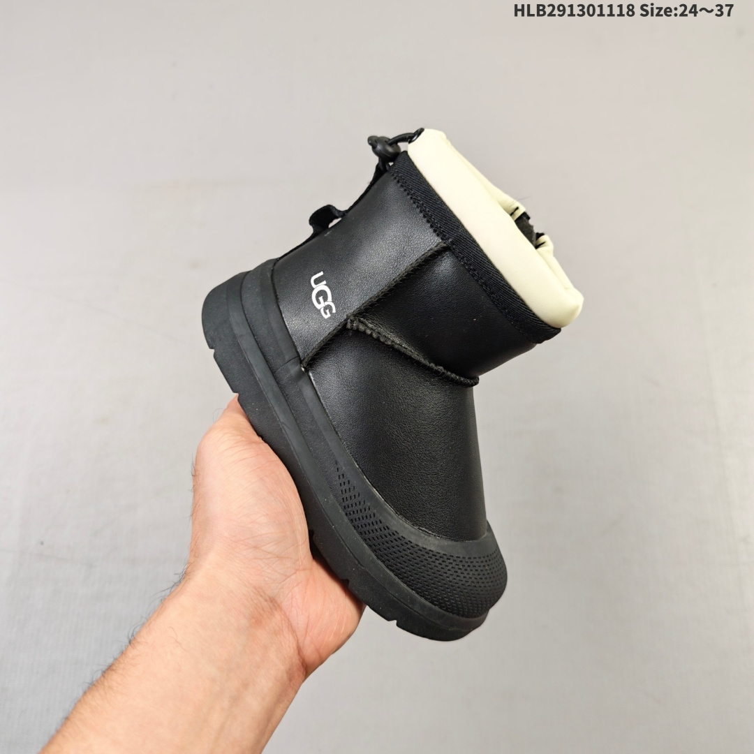 集合 【童鞋】真标✅UGG 雪地靴 复古儿童高帮板鞋 潮流靴子 皮毛一体 厚底增高马丁靴 原单纽姆在原来的基础上加上复古拼色;经典回归,演绎着Z时代青年人生;行走的时尚风行标.材质:高丝光织物加牛皮拼拼接➕羊毛内里➕橡胶大底. 货号:M/1144096 编码:HLB291301118
