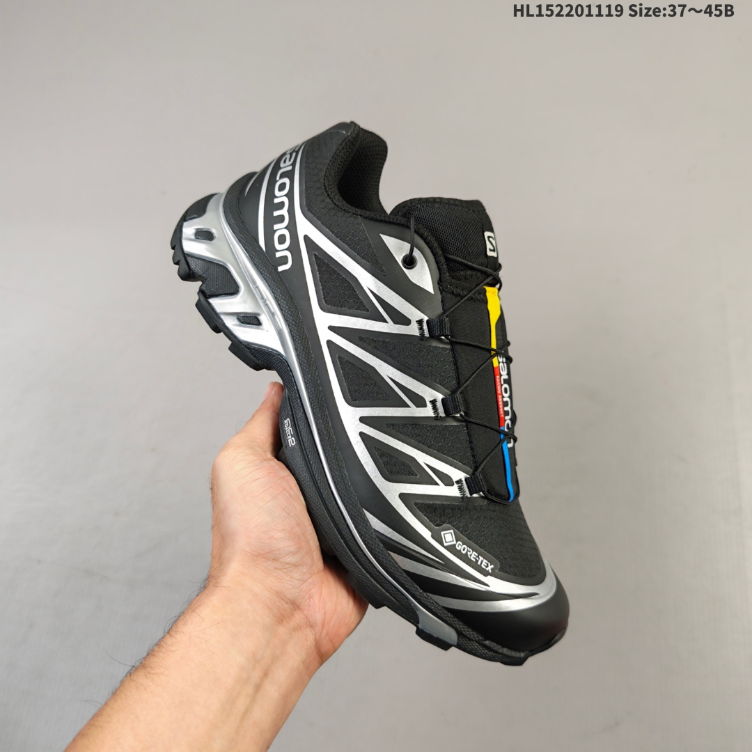 集合一💰220 莞产纯原礼盒版本 全码出货‼
Salomon XT-6 黑灰银
萨洛蒙机能风户外越野跑鞋 实拍上架
鞋面采用SENSIFIT贴合技术 全方位贴合包裹脚型 鞋跟部鞋底牵引设计 提供强大的抓地性能 更适应野外崎岖不平的道路 其3D ADVANCED CHASSIS底盘 材料轻量大化 钉齿设计更具稳定性、防护性 鞋底易磨损区运用CONTAGRIP高耐磨材料 应对城市硬质路面长距离跑考验
货号:416635HL152201119 Size:37~45B