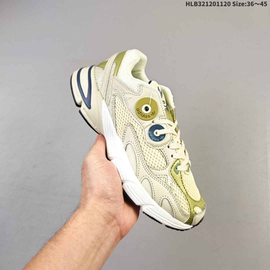 集合💰120
阿迪达斯Adidas Astir 耐磨复古运动休闲鞋 鞋款灵感来自2000年代的跑步款式 鞋面和超大号孔眼进行更新复古色系搭配经典蓝白色 金色线条贯穿鞋身 增强鞋整体的流线感拼接设计 整体更显得有层次感，更有老爹鞋的味道网面透气设计 夏日出门也不会感到闷脚既舒适又透气带点稍微厚底的中底特殊材料 上脚偏软非常显高显瘦 休闲运动都可以搭配 
货号GW4341 #HLB321201120 Size:36～45