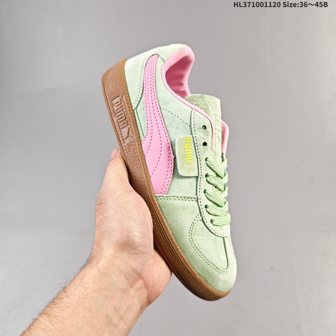 集合二 ✅Puma Palermo 黑白 舒适百搭低帮德训板鞋 孔眼底座和脚趾凸起由绒面革材料制成 支持侧踏时的踏步工作 脚背和侧板采用尼龙网布 即使在健身房等使用环境中也能确保透气性 像吸盘一样的设计是为了提高体育馆表面的抓地力性能 货号:396463-10 编码:HL371001120 B