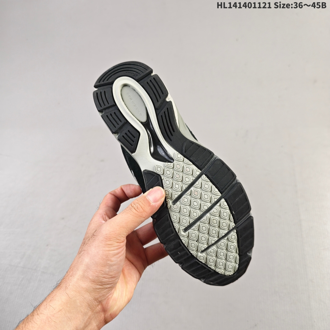 Loro Piana x New Balance NB 990 V6 复古单品 六代系列NB New Balance in USA M990V6美产血统经典复古百搭老爹风休闲运动跑步鞋 采用猪巴革组合网织鞋面材质 全新开发3层组合底模精密开发 中底材料构成,分别是REVlite悦轻中底、TPU发泡材料 货号:W990BK4 编码HL141401121 B