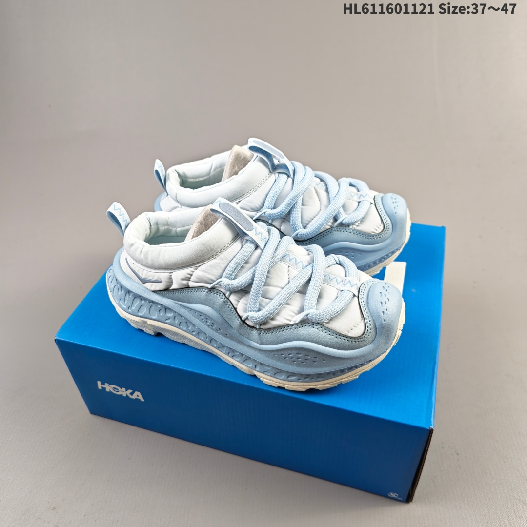 集合💰160
HOKA ONE ONE Ora Primo 全新配色
HOKA ONE ONE是来自美国的跑步鞋知名品牌,创立于2009年,始终致力于为所有跑者提供更新、更好的跑步装备。相比常规跑鞋,HOKA ONE
ONE特别研发使用性能独特的几何形跑鞋中底,此种鞋底更厚、更高、回弹性也更好,除了卓越的缓冲性能,它还能为各种阶段的跑者带来更具动
感、更加稳定的跑步体验。HOKA ONE ONE从设计之初就清楚意识到,要保证跑者步幅的均匀一致,双脚自然而然的运动至关重要
尺码:37 38 38.5 39 40 40.5 41 42 42.5 43 44 44.5 45 46 47HL611601121 Size:37~47