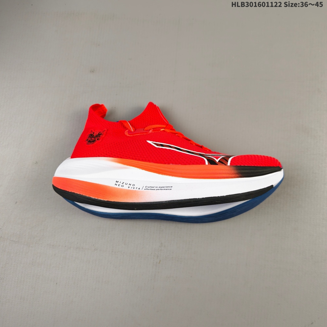 💰160
Mizuno RUNNING美津浓 复古时尚休闲舒适减震运动跑步鞋 美津浓WAVE机械缓震,可以说是机械缓震跑鞋科技的翘楚。有着非凡的适应性,有着充分而持久的缓震能力和轻量化设计,是一双可以陪伴我们日常训练甚至是半马比赛的跑鞋,无论是“跑步初哥”还是“精英老鸟”,只要不是比较夸张的大体重人群,都可以穿着 Mizuno 来跑步。如果你不知道跑步穿什么鞋,不知道给别人推荐什么鞋,那么选美津浓 Sportstyle总是没错的!HLB301601122 Size:36~45