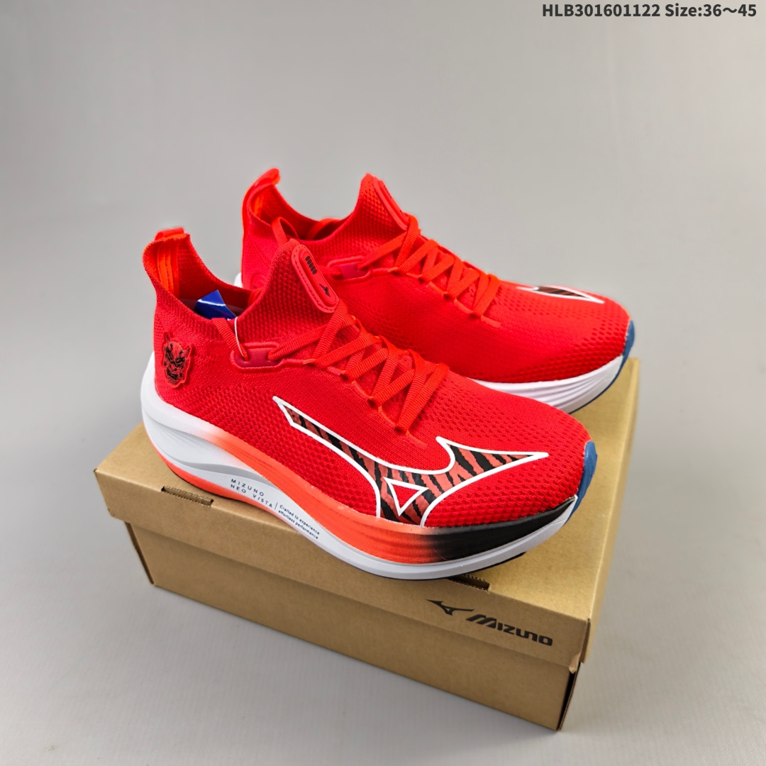 集合一💰160
Mizuno RUNNING美津浓 复古时尚休闲舒适减震运动跑步鞋 美津浓WAVE机械缓震，可以说是机械缓震跑鞋科技的翘楚。有着非凡的适应性，有着充分而持久的缓震能力和轻量化设计，是一双可以陪伴我们日常训练甚至是半马比赛的跑鞋，无论是“跑步初哥”还是“精英老鸟”，只要不是比较夸张的大体重人群，都可以穿着 Mizuno 来跑步。如果你不知道跑步穿什么鞋，不知道给别人推荐什么鞋，那么选美津浓 Sportstyle总是没错的！HLB301601122 Size:36～45