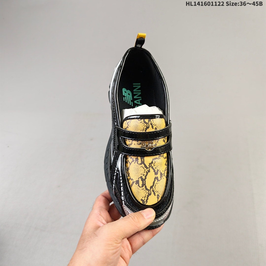 💰160
New Balance1906R乐福鞋
便捷穿脱设计一脚蹬 公司级版本👏
采用的是1906鞋底鞋型和乐福的拼接
既有1906的舒适脚感和有运动感的线条
上半部分又有乐福的慵懒和随性的feel
两种差别极大风格和鞋型碰撞 
大胆前卫 既独特又不失协调 整体适合休闲风格
货号: U1906LGA
尺码: 36 37 37.5 38 38.5 39.5 40 40.5 41.5 42 42.5 43 44 45HL141601122 Size:36～45B