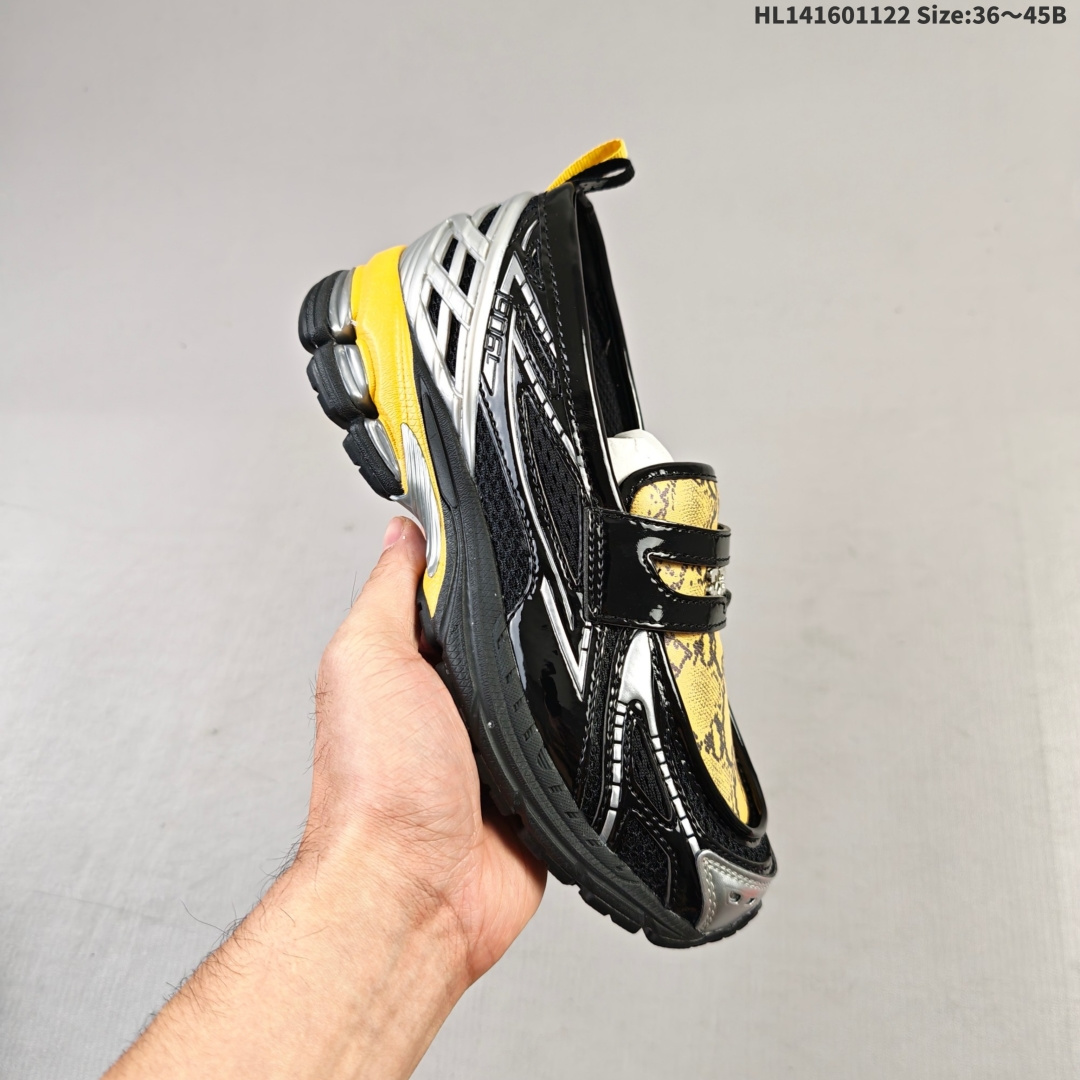 💰160
New Balance1906R乐福鞋
便捷穿脱设计一脚蹬 公司级版本👏
采用的是1906鞋底鞋型和乐福的拼接
既有1906的舒适脚感和有运动感的线条
上半部分又有乐福的慵懒和随性的feel
两种差别极大风格和鞋型碰撞 
大胆前卫 既独特又不失协调 整体适合休闲风格
货号: U1906LGA
尺码: 36 37 37.5 38 38.5 39.5 40 40.5 41.5 42 42.5 43 44 45HL141601122 Size:36～45B