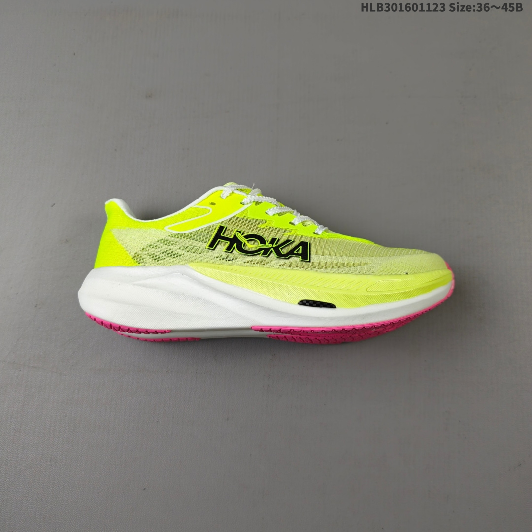 集合💰160
HOKA/霍卡 原楦开发纸版楦型，采用高科技合成网纱鞋面材质，搭载轻量化PEBA超临界发泡中底,脚感更软弹，外置防滑耐磨橡胶底片❗️畅快回弹敢跑出色，美国新兴跑鞋品牌Hoka One One Men Rocket X 3 Low 火箭X3代系列低帮马拉松竞赛厚底轻量透气网纱休闲运动慢跑鞋 
编码：HLB301601123 Size:36～45B