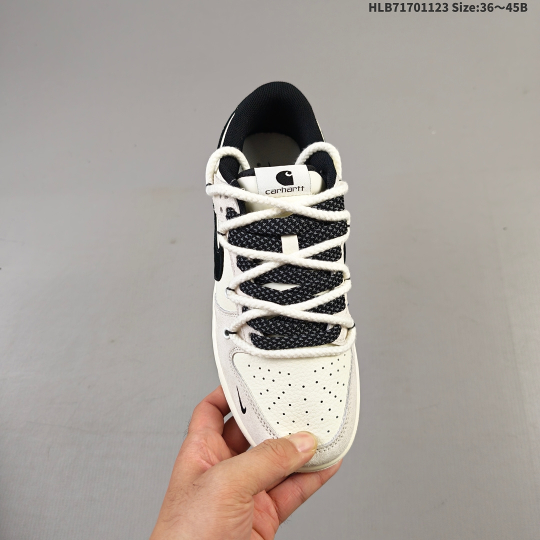 💰170
NIKE DUNK SB LOW 全新配色  supreme联名
定制Dunk SB顾名思义，具有经典的Dunk血缘，又注入了更多的时尚元素。相较于普通的Dunk滑板鞋，改良版的Dunk SB加厚了鞋舌的填充，使舒适性大大提升，同时也更方便穿脱；中底部分则加入了脚感柔软舒适Zoom Air气垫，有效吸收滑板等极限运动在落地时带来的冲击力，为街头运动者们提供更好的保护  
货号：YX5066 257
尺码：36 36.5 37.5 38 38.5 39 40 40.5 41 42 42.5 43 44 45HLB71701123 Size:36～45B