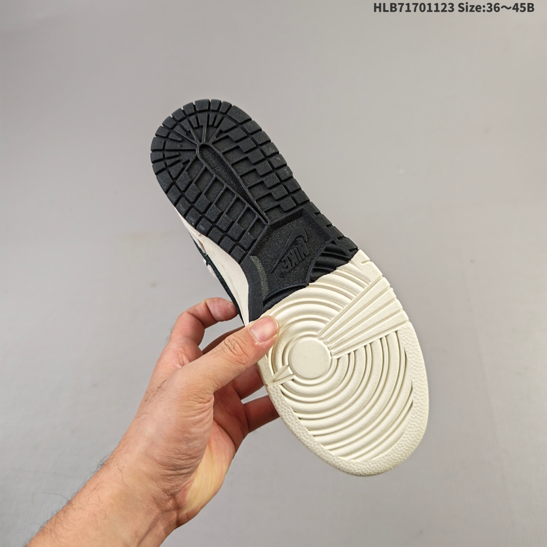 💰170
NIKE DUNK SB LOW 全新配色  supreme联名
定制Dunk SB顾名思义，具有经典的Dunk血缘，又注入了更多的时尚元素。相较于普通的Dunk滑板鞋，改良版的Dunk SB加厚了鞋舌的填充，使舒适性大大提升，同时也更方便穿脱；中底部分则加入了脚感柔软舒适Zoom Air气垫，有效吸收滑板等极限运动在落地时带来的冲击力，为街头运动者们提供更好的保护  
货号：YX5066 257
尺码：36 36.5 37.5 38 38.5 39 40 40.5 41 42 42.5 43 44 45HLB71701123 Size:36～45B