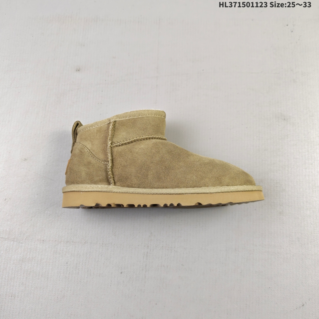 【童鞋】UGG雪地靴 高帮扣子筒靴 时尚舒适儿童休闲鞋厚底增高长筒靴 俏皮可爱的百变造型, 美国轻奢品牌🐑UGG 平底系列冬季 雪地休闲保暖毛毛雪地靴.官方同步包装 检验标 材料采用原厂防污防水皮料 防滑耐磨轻翼大底 保暖性能十足 严寒季节.羊皮毛一体 1.1隆丰原材料 Treadlite by UGG.轻翼大底,将给你带来新奇别致的温暖和舒适体验. 编码:HL371501123