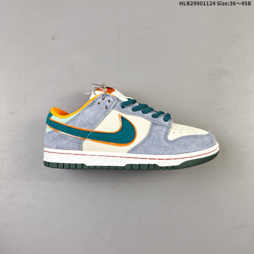 💰90
耐克大友克洋联名Otomo Katsuhiro x Nk SB Dunk Low "Steamboy OST" 著名漫画大师-大友克洋低帮运动休闲板鞋 阿根廷冠军，蒸汽少年摩卡板鞋，配色以主人公雷为基调浓重的怀旧味道 鞋身整体采用麂皮材质打造以摩卡为主色调。鞋身的框架以及Swoosh处拼接而成。鞋带、鞋身整体视觉效果十分亮眼，鞋底采用白色中底搭配同色外底呈现，为整个设计收尾 。
货号：LF0039-001
码数：36 36.5 37.5 38 38.5 39 40 40.5 41 42 42.5 43 44 45
编码：HLB29901124 Size:36～45B