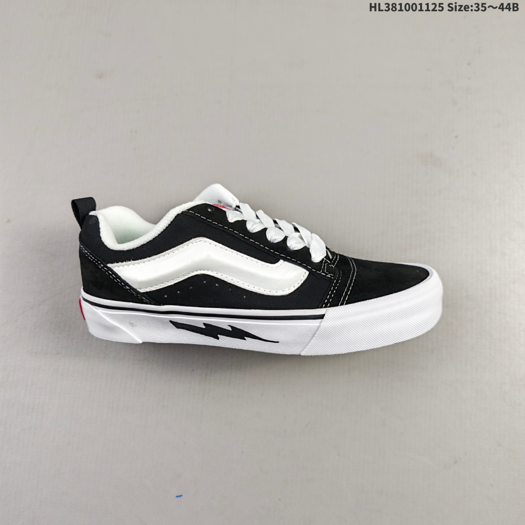 集合💰100
🔥Vans闪电⚡联名
黑白面包鞋来啦!
万斯Vans Knu Skool新款闪电黑白面包鞋经典男女复古秋冬舒适情侣运动滑板鞋
~闪电设计炫酷十足,面包鞋型复古舒适潮流,运动滑板两不误!穿上它,街头焦点就是你!✨ #潮鞋 #情侣鞋 #滑板鞋 #万斯闪电HL381001125 Size:35~44B