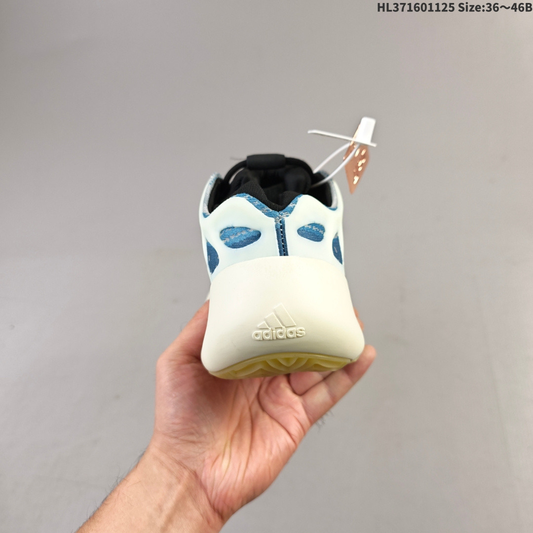 💰160
Adidas/阿迪达斯 原纸板原档案原楦头开模打造，内嵌正确缓震Bounce材质，高频KPU夜光呈现密密麻麻颗粒感，独家全新私模开发大底，原厂镂空针织网眼织物，同源夜光效果两侧稳固支撑骨架双翼❗️竟隐藏夜光效果，上脚香死了❗️侃爷Kanye West x Adidas Yeezy 700 V3 Alvah"Black"低帮复古休闲运动穿搭慢跑鞋 H67799
码数：36 36.5 37 38 38.5 39 40 40.5 41 42 42.5 43 44 45 46
编码：HL371601125 Size:36～46B