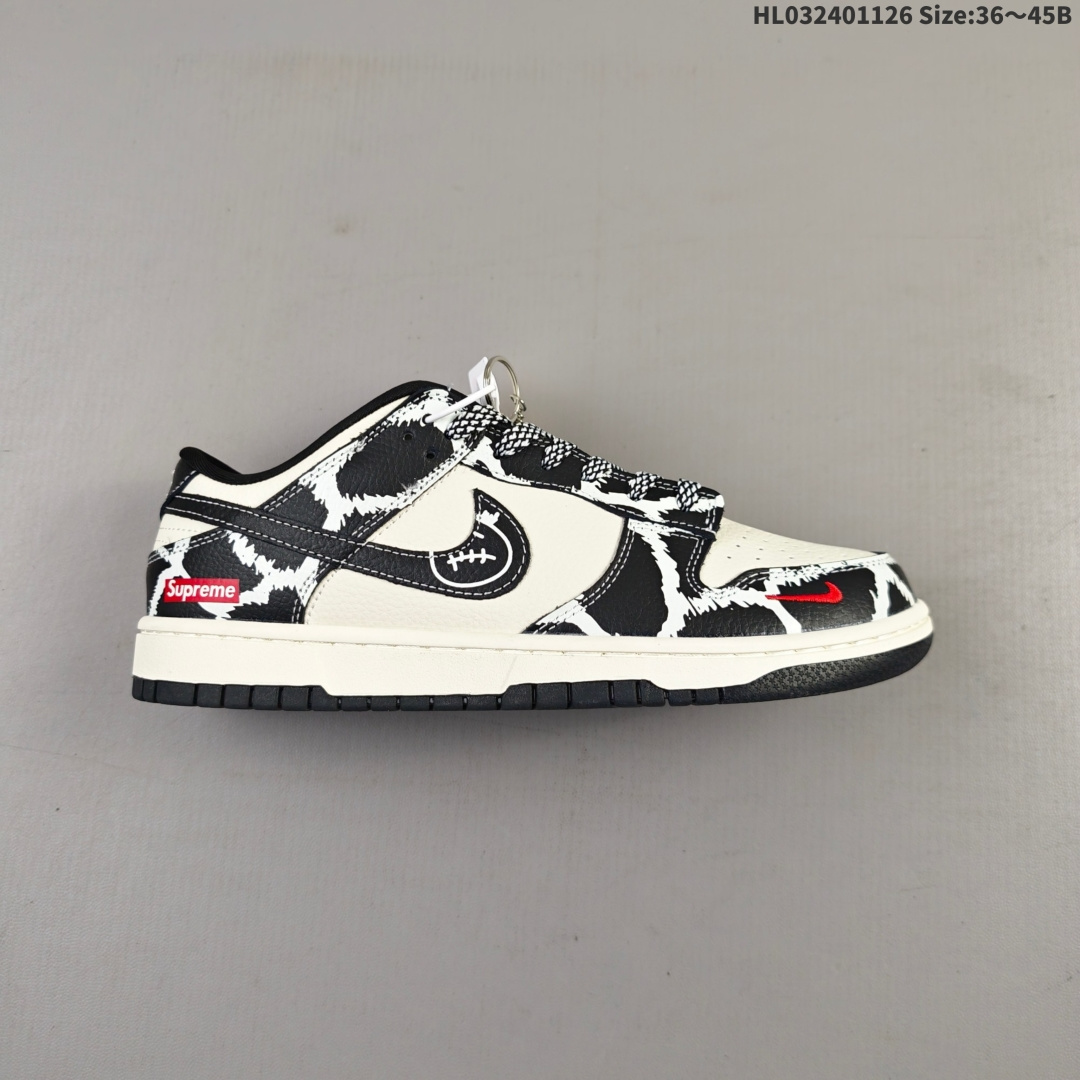 💰240
NIKE DUNK SB LOW 全新配色  supreme联名
定制Dunk SB顾名思义，具有经典的Dunk血缘，又注入了更多的时尚元素。相较于普通的Dunk滑板鞋，改良版的Dunk SB加厚了鞋舌的填充，使舒适性大大提升，同时也更方便穿脱；中底部分则加入了脚感柔软舒适Zoom Air气垫，有效吸收滑板等极限运动在落地时带来的冲击力，为街头运动者们提供更好的保护  
货号：SD8888 005
尺码：36 36.5 37.5 38 38.5 39 40 40.5 41 42 42.5 43 44 45HL032401126 Size:36～45B