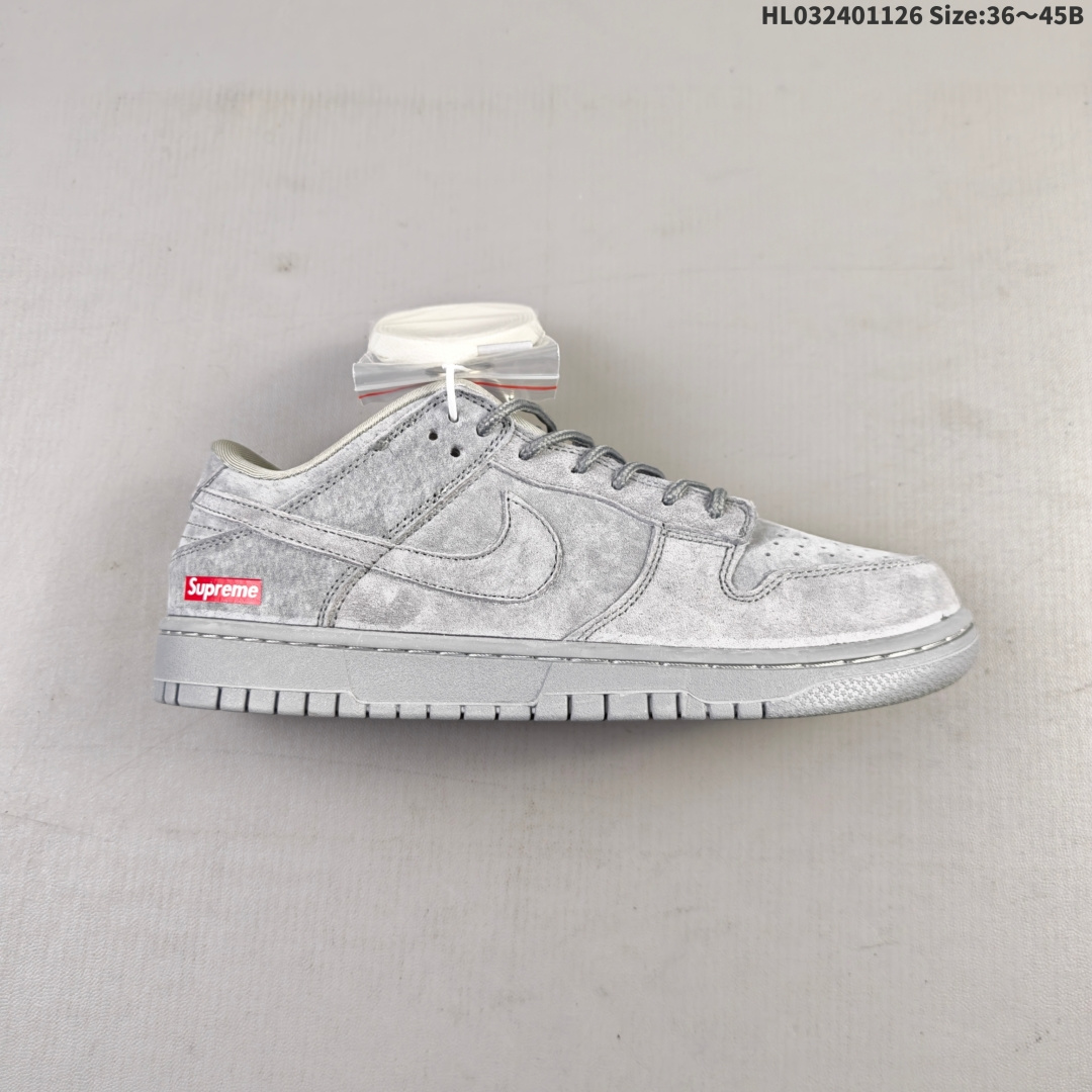 💰240
NIKE DUNK SB LOW 全新配色  supreme联名
定制Dunk SB顾名思义，具有经典的Dunk血缘，又注入了更多的时尚元素。相较于普通的Dunk滑板鞋，改良版的Dunk SB加厚了鞋舌的填充，使舒适性大大提升，同时也更方便穿脱；中底部分则加入了脚感柔软舒适Zoom Air气垫，有效吸收滑板等极限运动在落地时带来的冲击力，为街头运动者们提供更好的保护  
货号：SD8888 005
尺码：36 36.5 37.5 38 38.5 39 40 40.5 41 42 42.5 43 44 45HL032401126 Size:36～45B