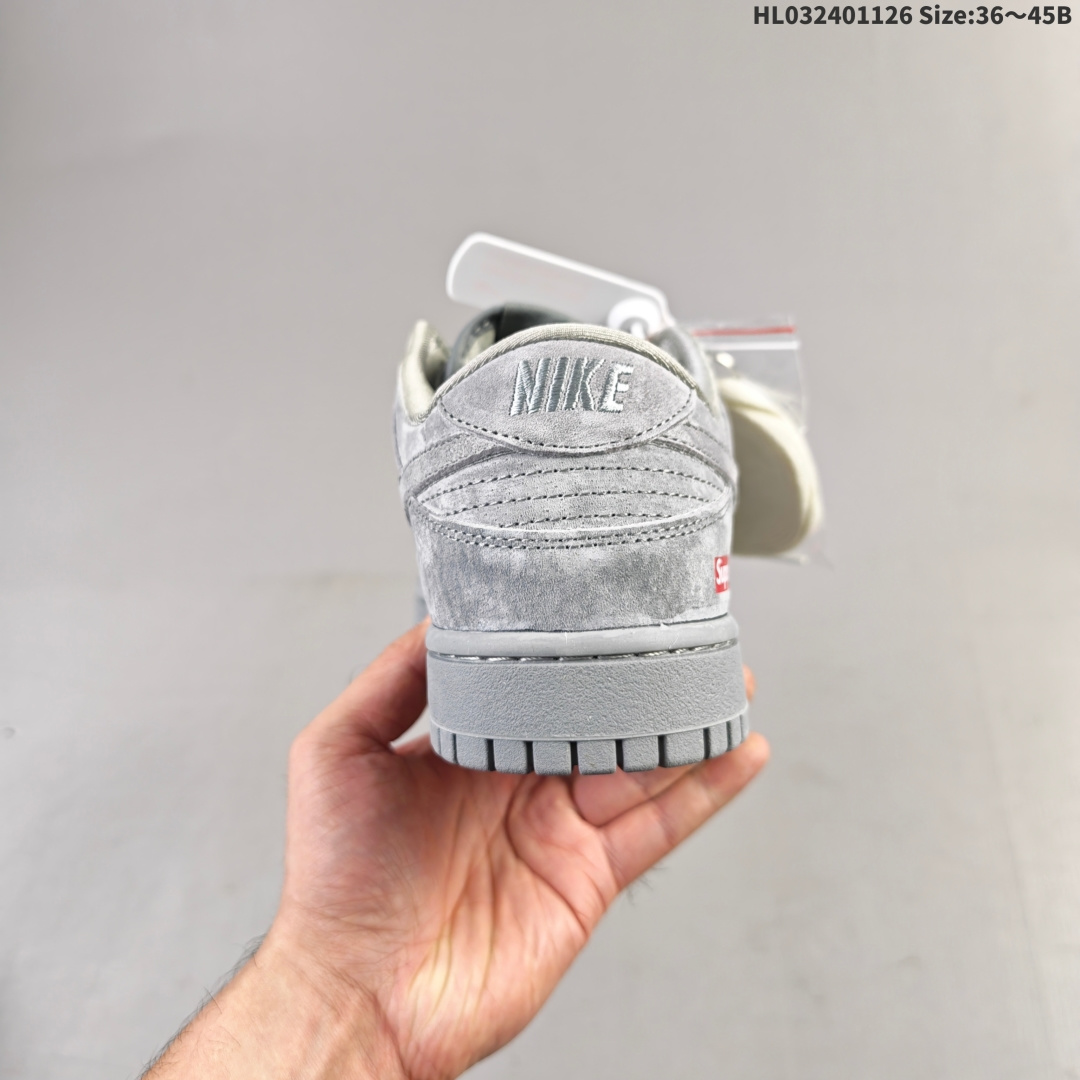 💰240
NIKE DUNK SB LOW 全新配色  supreme联名
定制Dunk SB顾名思义，具有经典的Dunk血缘，又注入了更多的时尚元素。相较于普通的Dunk滑板鞋，改良版的Dunk SB加厚了鞋舌的填充，使舒适性大大提升，同时也更方便穿脱；中底部分则加入了脚感柔软舒适Zoom Air气垫，有效吸收滑板等极限运动在落地时带来的冲击力，为街头运动者们提供更好的保护  
货号：SD8888 005
尺码：36 36.5 37.5 38 38.5 39 40 40.5 41 42 42.5 43 44 45HL032401126 Size:36～45B