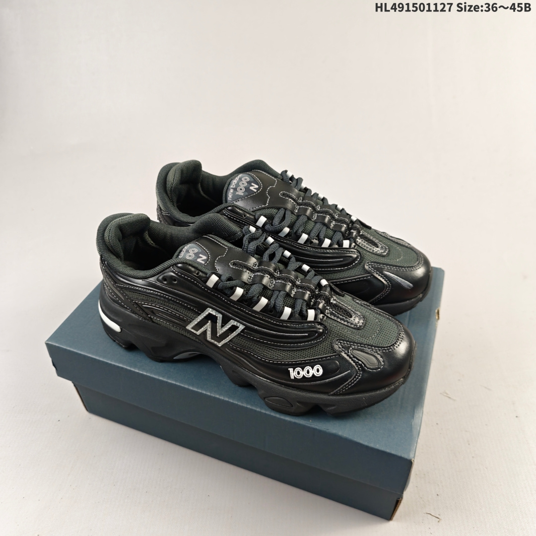 集合二 New Balance M1000 NB新百伦系列低帮复古老爹风休闲运动慢跑鞋 全套原楦原纸板原厂数据开发 进口三明治网面 原装进口皮料正确绒感卡色 正确中底拉帮中底网布细节 原厂标裁 带紫光防伪 定制后跟透明水晶模块 冲裁组合 大底贴合程度胶水上色把控完美 多道序QC把关品质完善 匠心打造 NB1000系列作为NB最高端的鞋型 诞生于1999年 一度成为当年的热门鞋型 神似Air Max95 现在看来也是一双符合潮流趋势的复古老爹鞋型 此番Teddy Santis亲自操刀 将丰富的配色和升级材质于复古的1000鞋型结合 鞋身采用米色、绿色和粉色的搭配 ”N“字Logo也以全新的设计呈现 以1000标志性的网布和皮革材质打造 带来全新的视觉体验 货号:M1000JDA 编码:HL491501127 B