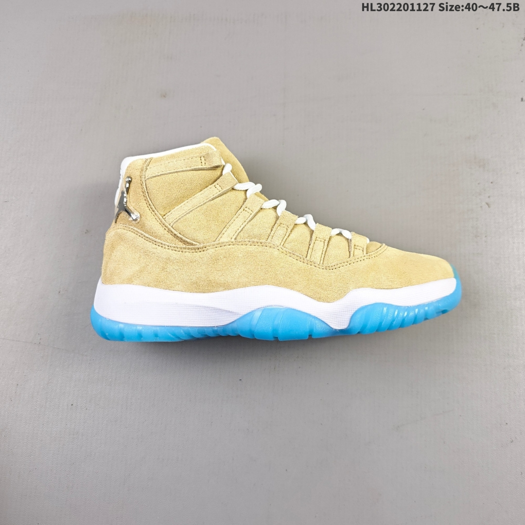 💰220
Air Jordan 11 Retro "H-Town" 高帮 北美限定 
 休斯顿限定 褐蓝色 AJ11 乔丹11代 aj11 乔11 高邦 土褐色 乔丹篮球鞋系列 配色设计灵感源自工业城市休斯顿，全鞋构色灵感源自当地汽车文化，鞋身大面积米黄色设定源于汽车后备箱绒面革，搭配土褐色绒面革材质覆盖层，展现出不错的整体性设计；后跟依然使用经典的"二三"并且采用银色进行点缀，鞋跟侧身手持钻石Jumpman Logo以标志则来自汽车四周的金属镀铬条，自带一种简约高贵的气质；鞋带孔辅以白色绣标上点缀蓝色迷你Jumppman Logo刺绣，营造出奢华的氛围，最后以白色中底、大面积碳板和蓝色透明水晶外底及白色Jumpmman Logo完善整体设计收尾。
货号：IO8960-707（2025版）HL302201127 Size:40～47.5B