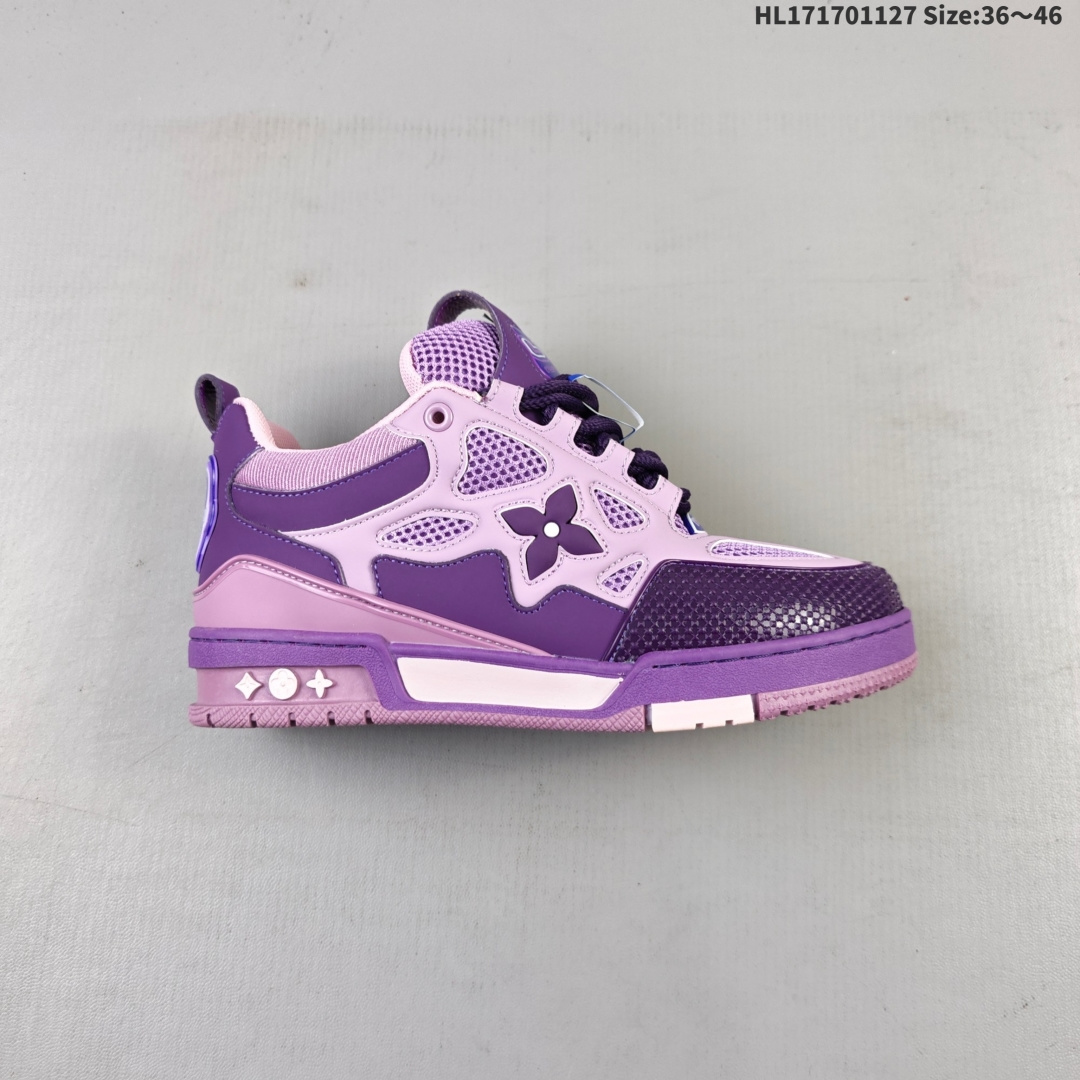 💰170
路易威登 Louis Vuitton LV路易威登板鞋 时尚运动鞋潮厚底增高男女鞋。舒适防滑底和百搭性霸屏整个时尚娱乐圈，细节调整完美主义！采用柔软帆布皮革拼接鞋面，独家开模大底， 侧边采用3D打印标志性Logo 尽显贵族时尚气息，配带正品全套包装。全新LV路易威登Louis vuitton Trainer Sneaker Low 休闲运动文化百搭板鞋。
编码：HL171701127 Size:36～46