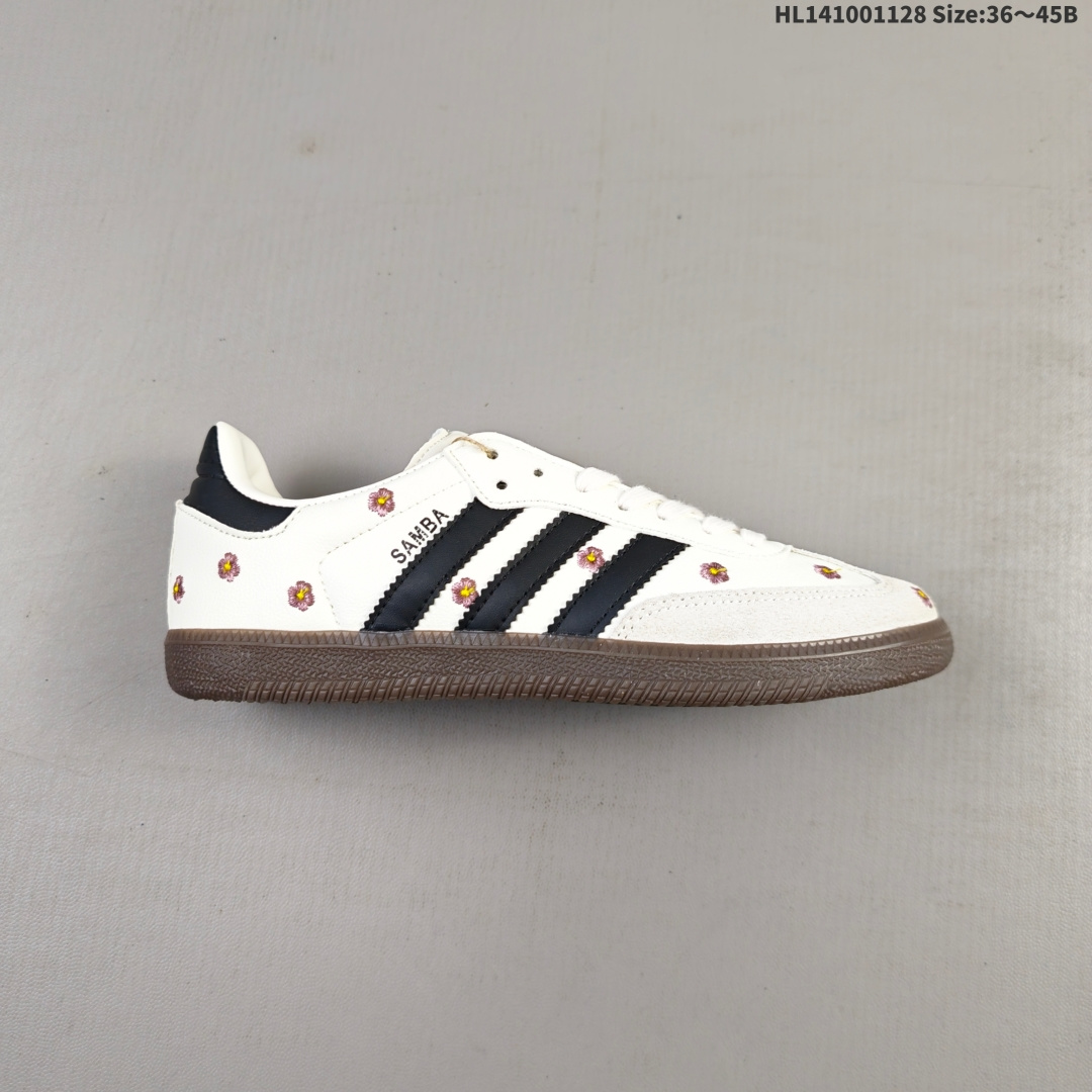 💰100
🔥阿迪达斯 德训鞋 ADIDAS ORIGINALS SAMBA OG SHOES 经典运动鞋小白鞋「T头鞋」女板鞋 鞋面刺绣花朵🌺 彰显休闲摩登风情的时尚经典鞋。它诞生于50年代的足球场，随后走向街头和秀场。adidas Samba自成一格，堪称时尚标杆。这款Samba OG经典鞋，采用皮革织物拼接鞋面，搭配橡胶外底，舒适休闲。含锯齿三条纹和别致T形鞋头，致敬Samba的传统设计。缀低调烫金细节，更添型格。忠于本源，热爱不老。• 常规版型• 系带设计• 皮革鞋面• 织物衬里• 橡胶外底。
货号：IF4398
编码：HL141001128 Size:36～45B