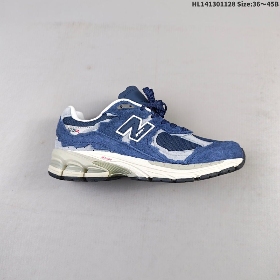 💰130
Bape x New Balance 联名 2002系列 M2002RSABATHINGAPE8 NB与美国经典运动品牌NEW BALANCE合作宣布了一项结合了两个品牌标志性设计的合作项目。鞋面灵感来自2000年代的跑鞋，
货号：M2002RDK
编码：HL141301128 Size:36～45B