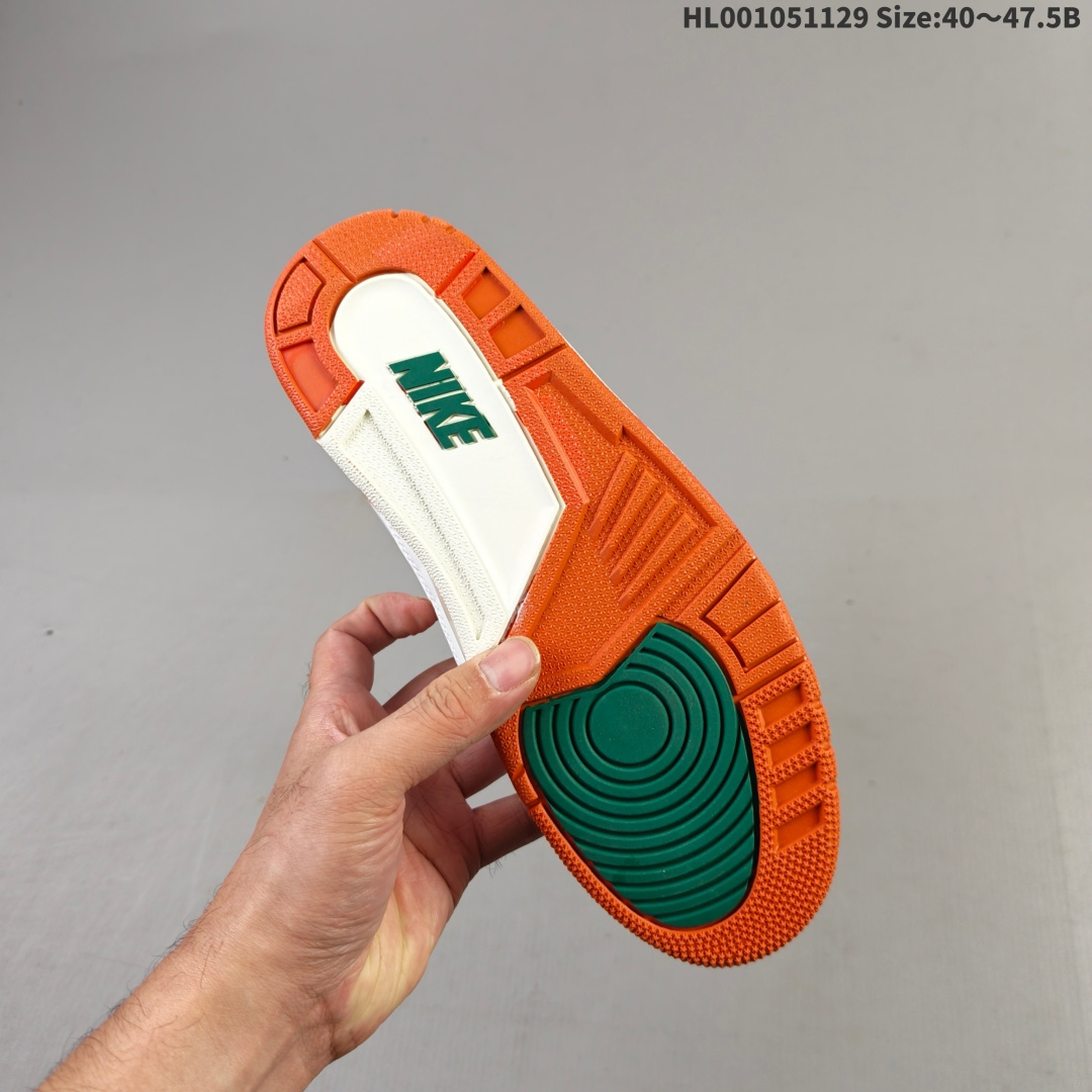 💰105
真标带半码
Solefly x Air Jordan 3 Retro 迈阿密联名 白绿橙 AJ3 乔丹3代 aj3 乔3 白绿橙 乔丹篮球鞋系列 迈阿密鞋店Solefly和Jordan Brandh再次联手，打造全新的Air Jordan 3联名款，设计灵感源于主理人Carlos Prieto的家族从古巴到迈阿密的移民故事，橙绿配色不仅呼应迈阿密飓风队，更象征着活力与传承。鞋身以白色皮革为基底，搭配绿色麂皮鞋头与橙色麂皮后跟，质感高级又复古；鞋舌上Jumpyman Logo采用绿色点缀，中底采用做旧奶油色，搭配橙色橡胶外底，瞬间拉回80年代氛围；后跟点缀SoleFly浮雕Logo与Nike Air标志，彩蛋是鞋舌绣有"SUNSHINE STATE"和"MIAMI"字样，彩蛋十足！
货号：IO1752-100
尺码：40 40.5 41 42 42.5 43 44 44.5 45 46 47.5HL001051129 Size:40～47.5B