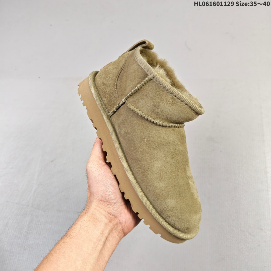 集合 UGG/雪地靴 升级原楦原纸版开发版型,采用TPU模压定型翻毛皮鞋面材质,内嵌人造卷曲羊毛毛绒里衬和鞋垫,保暖锁热,选用17毫米UGGPURETM 植入式羊毛里衬与可拆卸的UGGPURETM 植入式羊毛鞋垫,Treadlite轻翼科技外底-优质的防滑,耐磨性,和良好的弹性❗️2023FW秋冬新款,美国轻奢品牌🐑UGG W Classic Ultra Mini 经典迷你超短系列8.9cm短筒加绒休闲百搭短靴 6109 编码,HL061601129