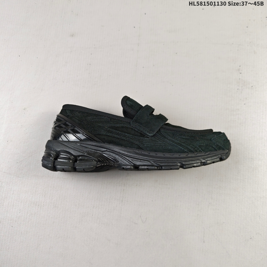 💰150
New Balance M1906R 复古单品
近两年来，要说人气最高的球鞋品牌相信 New Balance 一定是其中之一。无论是重磅联名，还是亮眼配色，都有着超高的人气，市价也一度居高不下。全新的 New Balance 1906R 实力上线。整体视觉效果饱含科技感。鞋身以大面积网眼材质包裹，搭配上皮革补强，既保证了透气性，又有着不错的质感。搭载这 N-ERGY 缓震科技和厚实的 Ortholite 鞋垫，保证了 New Balance 一如既往的舒适
货号：U1906LNTHL581501130 Size:37～45B