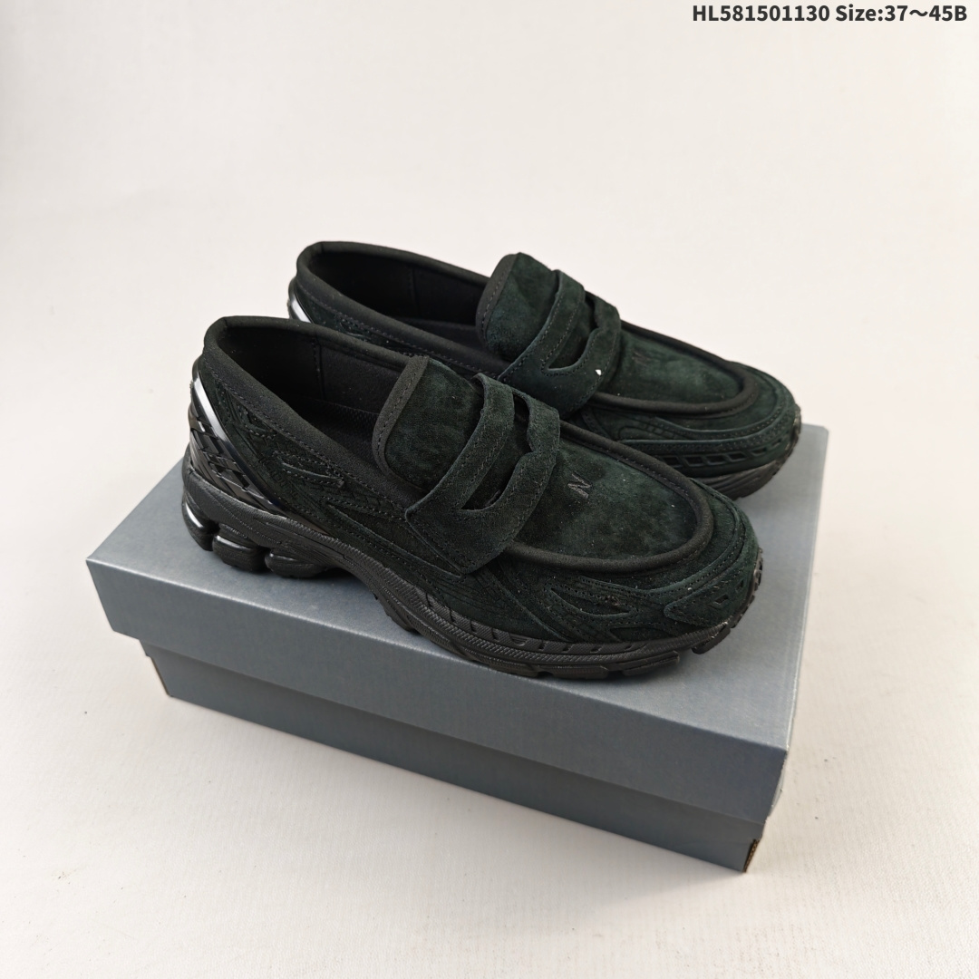 集合一💰150
New Balance M1906R 复古单品
近两年来，要说人气最高的球鞋品牌相信 New Balance 一定是其中之一。无论是重磅联名，还是亮眼配色，都有着超高的人气，市价也一度居高不下。全新的 New Balance 1906R 实力上线。整体视觉效果饱含科技感。鞋身以大面积网眼材质包裹，搭配上皮革补强，既保证了透气性，又有着不错的质感。搭载这 N-ERGY 缓震科技和厚实的 Ortholite 鞋垫，保证了 New Balance 一如既往的舒适
货号：U1906LNTHL581501130 Size:37～45B