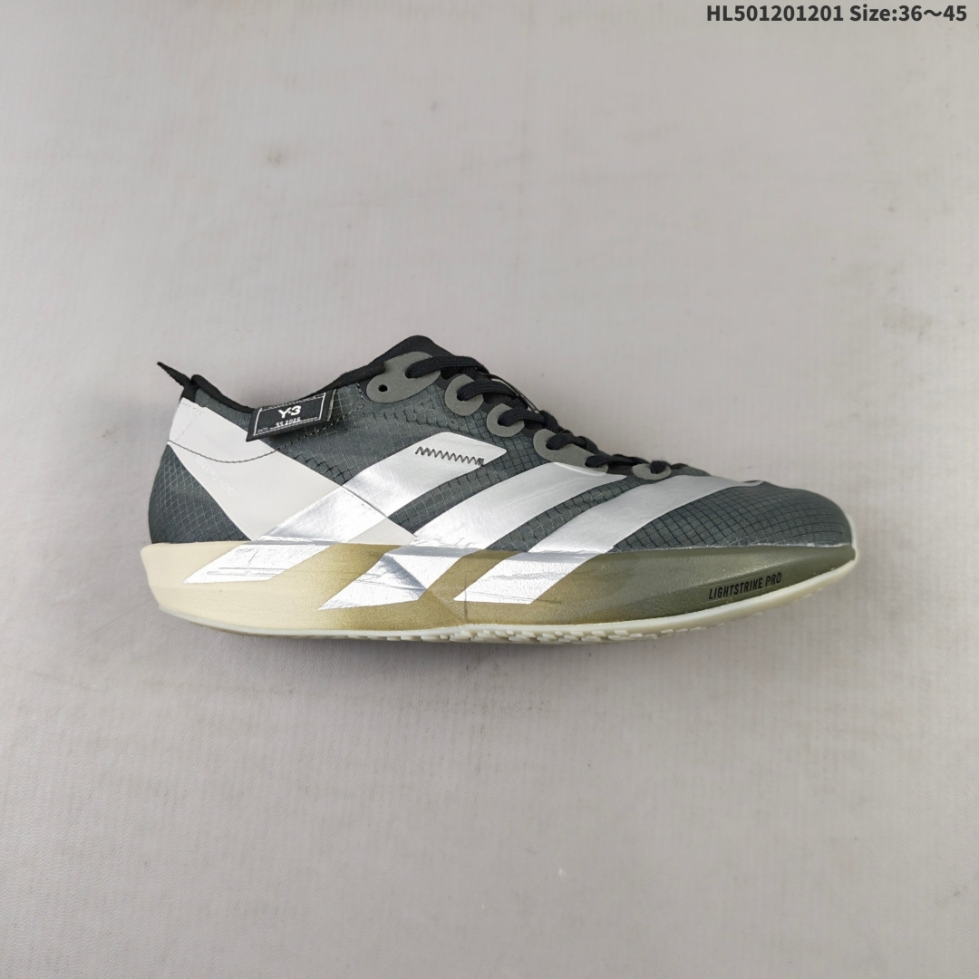 💰120
阿迪达斯（adidas）ADIDAS ADIZERO ADIOS 9 舒适百搭防滑耐磨 低帮跑步鞋 男女同款 超轻稳定透气缓震 男女子马拉松运动跑步鞋 Adios9现在也是往着EVO1的家族化设计语言去做了，银色鞋面搭配橘色三道杠，挺有速度感和科幻感的，这配色看起来有点奥特曼的感觉。泡棉是全掌一整块的LSP，上脚非常软弹贴地，鞋垫也是非常薄的一片，单只41码重量是170克。8代EnergyTorsion抗扭系统是直接拿掉了，只有一块长方形的抗扭片，更考验你个人的爆发力和身体素质。马牌橡胶只在前掌发力区域一小块，其余部分全都是半透明的Lighttraxion，后掌部分几乎是没有做纹路的很光滑，在设计上基本上没有考虑到耐久性。#adios9  #陪我跑步的那双鞋  #竞速我只选这双跑鞋  #竞速训练首选这双  #跑步训练鞋  #秋冬鞋柜大焕新  #阿迪达斯EVO
货号；IH5746
编码HL501201201 Size:36～45