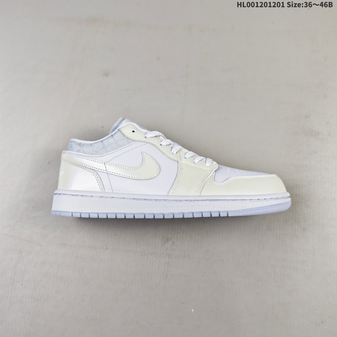 💰120
头层带半码
Air Jordan 1 Low SE 低帮 灰紫色 AJ1 乔丹1代 aj1 乔1 低邦 幻影紫 乔丹篮球鞋子系列 鞋身整体以紫色皮革打造，搭配珍珠灰框架覆盖层，鞋身两侧Swoosh Logo采用灰色点缀，鞋舌上Jumpxman Logo辅以紫色压印呈现，鞋领处的紫色菱格纹帆布示人，后跟Wings Logos白色压印妆点，最后以紫色中底搭配渐变紫半透明水晶外底完善整体设计收尾。
货号：IM5129-010
尺码：36 36.5 37.5 38 38.5 39 40 40.5 41 42 42.5 43 44 44.5 45 46HL001201201 Size:36～46B