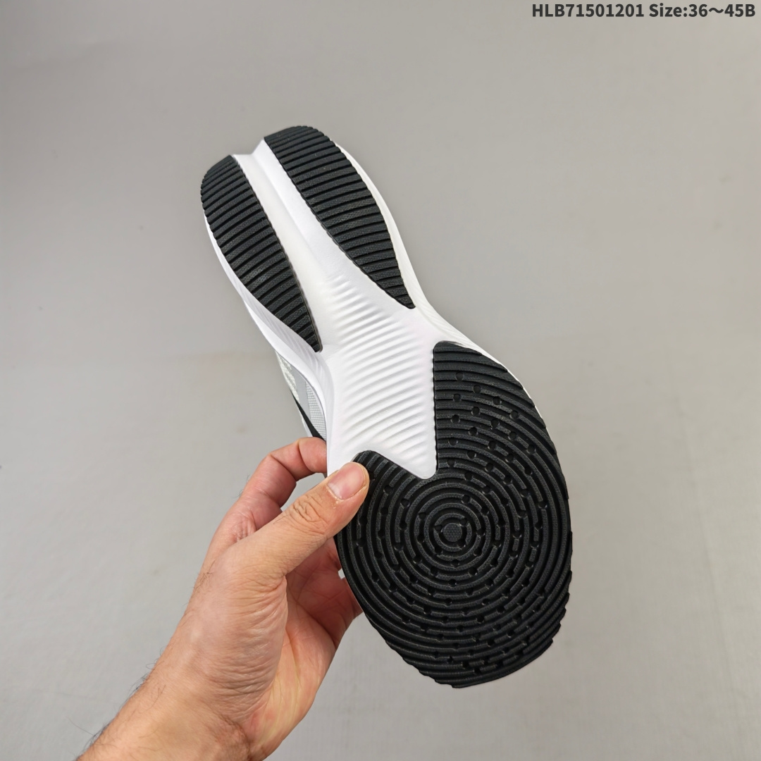 💰150
耐克Nike Pegasus ZoomX Plus 超跑飞马网面训练纯原跑步鞋CK4318-018，采用全掌ZoomX中底技术，具有即刻可用的回弹性能和推动感，无需长时间磨合即可体验优异反馈。 1核心技术特点：ZoomX中底：相比传统Zoom气垫，ZoomX材质无需磨合即可发挥优异回弹性能，提供即时反馈和推进力，适合追求快速响应的跑者。轻量化设计：中底密度梯度优化，前掌密度低至0.82g/cm³，后跟密度提升至1.05g/cm³，兼顾缓震与支撑性能。 支撑升级：采用3D打印TPU框架替代传统支撑撑条，精准适配足部形态，减少足部内翻风险。
货号：CK4318
尺码:  36 36.5 37.5 38 38.5 39 40 40.5 41 42 42.5 43 44 45
编码:HLB71501201 Size:36～45B