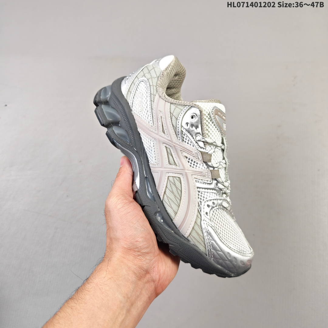 集合一💰140
ASICS Gel-Nimbus 10.1 亚瑟士雨云10.1代系列轻量缓震休闲运动跑步鞋 近年来,运动鞋市场迎来了一个新的设计潮流:通过融合艺术与技术,赋予运动鞋更多的时尚元素和创新设计。作为市场中的领导者之一,ASICS(亚瑟士)一向以其技术创新和卓越的鞋款设计著称。而另一个前卫的实验鞋类品牌EMPTY BEHAVIOR,以其非凡的创意和探索,尤其对未来主义和非传统材料的热情撞击,从业界中脱颖而出。两者的合作,以推出特别版的GEL-NIMBUS™ 10.1鞋款——主题为“EVEN MY SHOE IS ART”为标志,为运动鞋设计涉入一个全新的高度。
货号:1203A543 021HL071401202 Size:36~47B