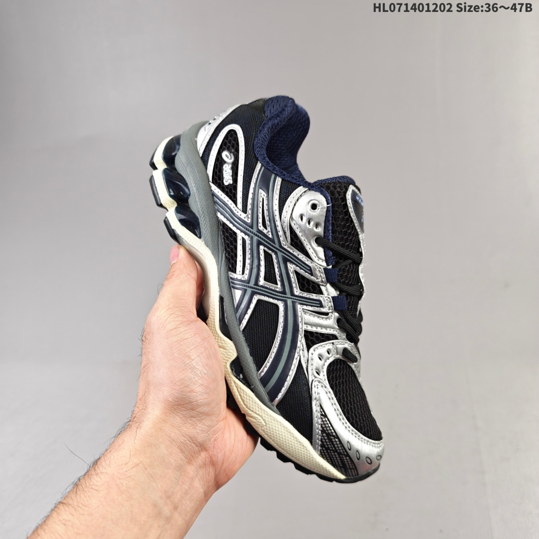 集合二💰140
ASICS Gel-Nimbus 10.1 亚瑟士雨云10.1代系列轻量缓震休闲运动跑步鞋 近年来,运动鞋市场迎来了一个新的设计潮流:通过融合艺术与技术,赋予运动鞋更多的时尚元素和创新设计。作为市场中的领导者之一,ASICS(亚瑟士)一向以其技术创新和卓越的鞋款设计著称。而另一个前卫的实验鞋类品牌EMPTY BEHAVIOR,以其非凡的创意和探索,尤其对未来主义和非传统材料的热情撞击,从业界中脱颖而出。两者的合作,以推出特别版的GEL-NIMBUS™ 10.1鞋款——主题为“EVEN MY SHOE IS ART”为标志,为运动鞋设计涉入一个全新的高度。
货号:1203A543 021HL071401202 Size:36~47B