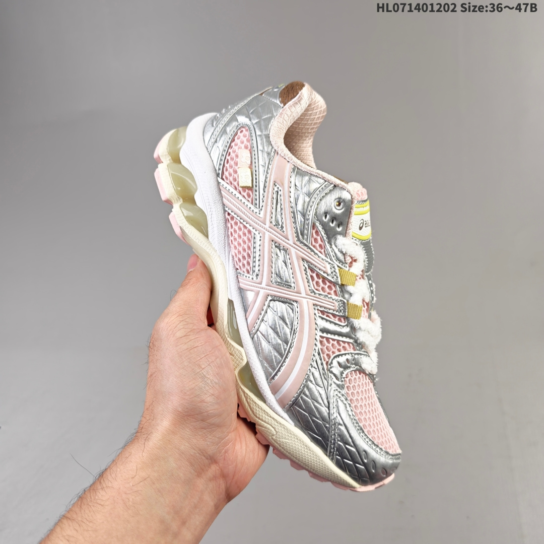 集合三💰140
ASICS Gel-Nimbus 10.1 亚瑟士雨云10.1代系列轻量缓震休闲运动跑步鞋 近年来，运动鞋市场迎来了一个新的设计潮流：通过融合艺术与技术，赋予运动鞋更多的时尚元素和创新设计。作为市场中的领导者之一，ASICS（亚瑟士）一向以其技术创新和卓越的鞋款设计著称。而另一个前卫的实验鞋类品牌EMPTY BEHAVIOR，以其非凡的创意和探索，尤其对未来主义和非传统材料的热情撞击，从业界中脱颖而出。两者的合作，以推出特别版的GEL-NIMBUS™ 10.1鞋款——主题为“EVEN MY SHOE IS ART”为标志，为运动鞋设计涉入一个全新的高度。
货号:1203A543 021HL071401202 Size:36～47B