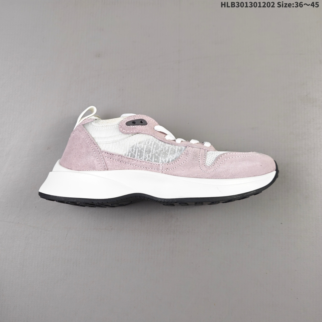 💰130
✅Dior 迪奥  运动鞋
顺应复古市场的趋势的 Dad Shoes风格鞋款鞋舌上的Dior标志 也注明了这双鞋是B30的型号！B30运用了质感细腻的皮革和网眼布面材质拼接成鞋身，鞋身两侧有显眼的字母CD 表明身份，鞋身多处线条勾勒细节 让鞋子看起来不那么单调、复古味十足
货号: 3SN279ZMB969420
编码：HLB301301202 Size:36～45