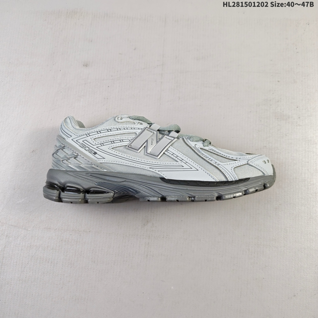 💰150
公司级✅New Balance M1906系列 新百伦 复古单品宝藏老爹鞋款
复古元素叠加 质感超级棒 原楦版型材料细节做工精细 作为NB最经典的档案鞋型之一
官方货号:U1906RJR
尺码:40 40.5 41.5 42 42.5 43 44 45 46 47
ID:HL281501202 Size:40~47B