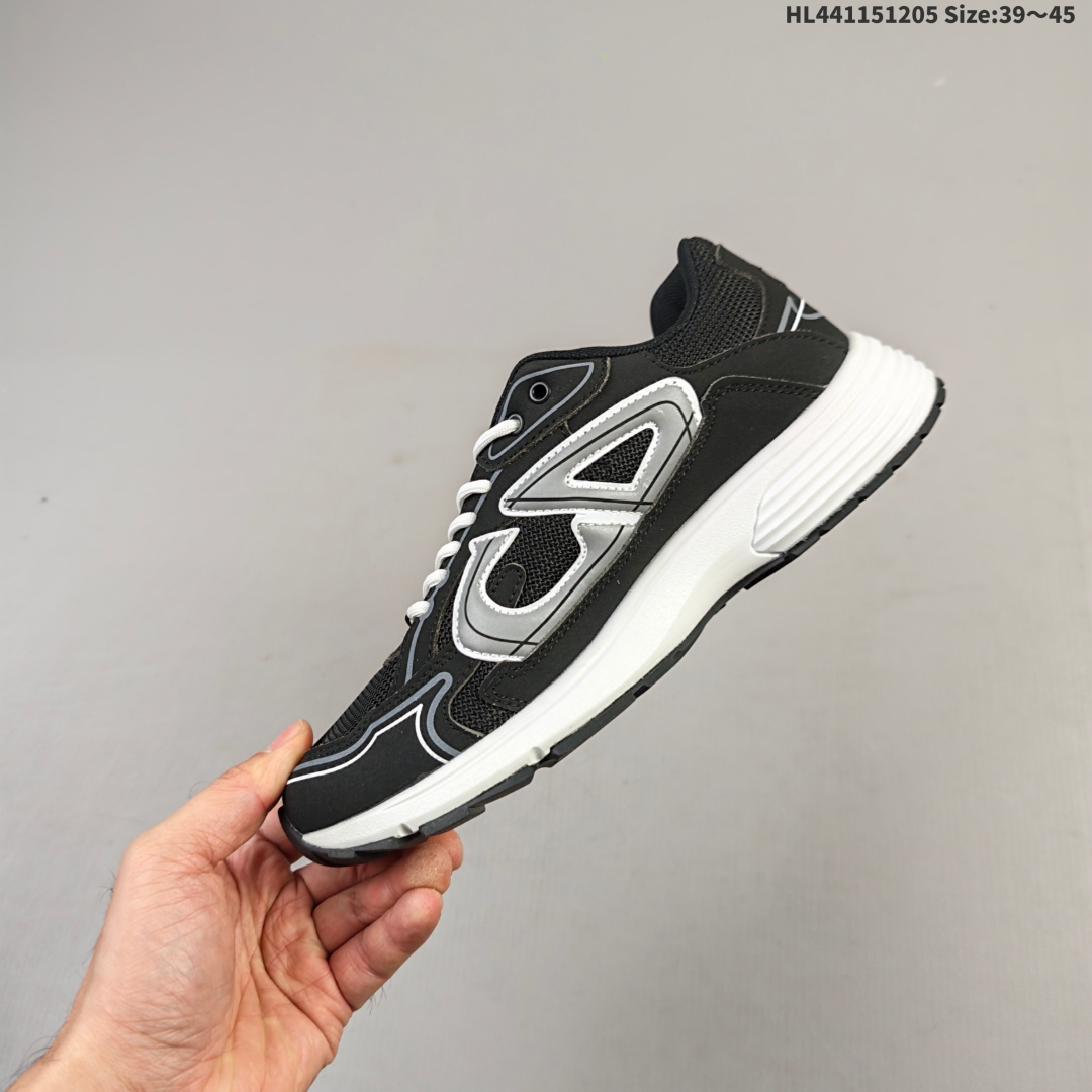 💰115 ✅Dior迪奥B30网眼织物厚底系带休闲低帮运动鞋男女同款老爹鞋 这款 B30 Countdown 低帮运动鞋已成为 Dior 别具一格的经典新品,时尚而富有运动风范。采用煤灰色网眼织物精心制作,搭配黑色、蓝色和迪奥灰科技面料,饰以反光 CD30 标志提升格调,富有美感。鞋舌和鞋跟处饰以银色调 Dior B30 和 CD30 标志。轻盈的纹理效果橡胶鞋底饰以众多特色细节,内部弹力饰带打造理想的舒适穿着体验。可与各式休闲单品搭配,打造精致造型。 ID:HL441151205 Size:39~45