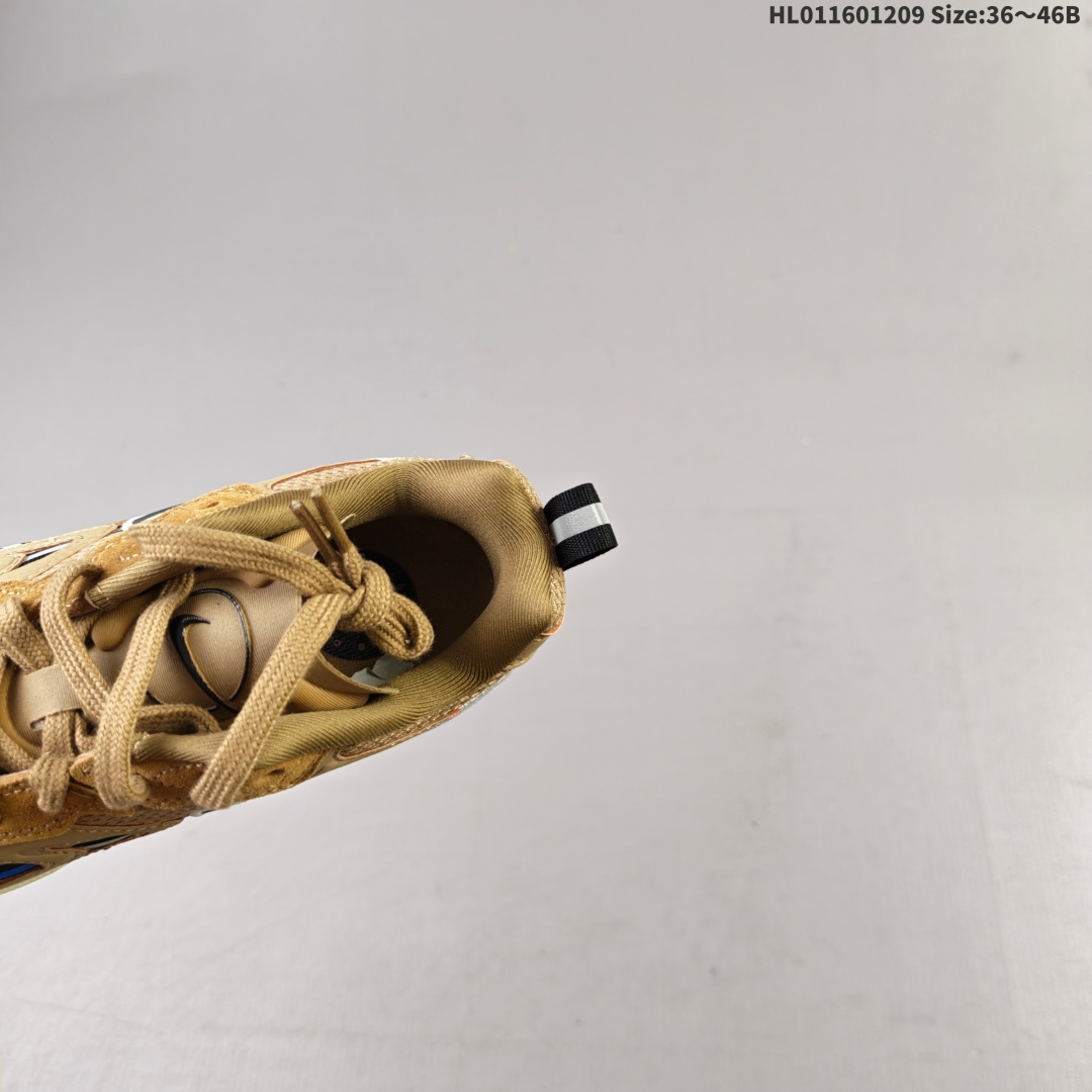 💰230
NIKE JAM 系列舒适时尚防滑耐磨低帮生活休闲鞋 采用鞋面合成皮革与网眼布设计 以便于运动员在霹雳舞运动中的保护和耐穿 中底设计细节采用翻转SWOOSH设计 使得倒立动作时更显帅气 鞋子中的整体结构下降 有助于提供更好的缓震效果 设计语言来与NIKE 2000年跑跑鞋中汲取的材料组合以及设计语言 鞋子在线条处大量采用反光效果
货号:FN0314 200
尺码:35.5 36 36.5 37.5 38 38.5 39 40 40.5 41 42 42.5 43 44 45HL011601209 Size:36～46B