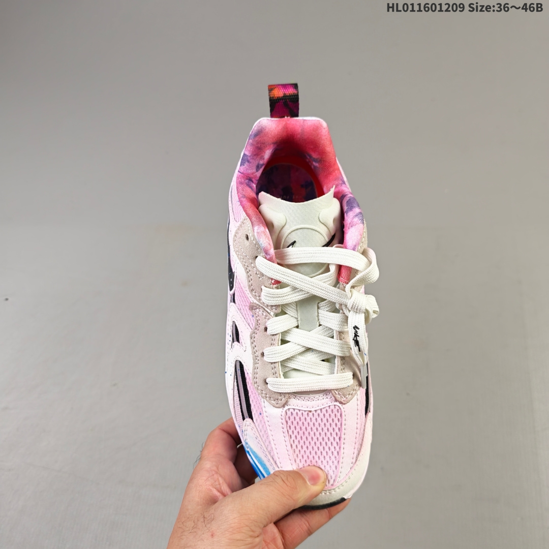 💰230
NIKE JAM 系列舒适时尚防滑耐磨低帮生活休闲鞋 采用鞋面合成皮革与网眼布设计 以便于运动员在霹雳舞运动中的保护和耐穿 中底设计细节采用翻转SWOOSH设计 使得倒立动作时更显帅气 鞋子中的整体结构下降 有助于提供更好的缓震效果 设计语言来与NIKE 2000年跑跑鞋中汲取的材料组合以及设计语言 鞋子在线条处大量采用反光效果
货号:FN0314 200
尺码:35.5 36 36.5 37.5 38 38.5 39 40 40.5 41 42 42.5 43 44 45HL011601209 Size:36～46B