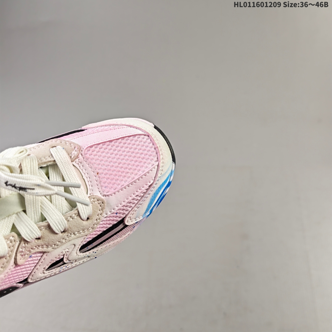 💰230
NIKE JAM 系列舒适时尚防滑耐磨低帮生活休闲鞋 采用鞋面合成皮革与网眼布设计 以便于运动员在霹雳舞运动中的保护和耐穿 中底设计细节采用翻转SWOOSH设计 使得倒立动作时更显帅气 鞋子中的整体结构下降 有助于提供更好的缓震效果 设计语言来与NIKE 2000年跑跑鞋中汲取的材料组合以及设计语言 鞋子在线条处大量采用反光效果
货号:FN0314 200
尺码:35.5 36 36.5 37.5 38 38.5 39 40 40.5 41 42 42.5 43 44 45HL011601209 Size:36～46B