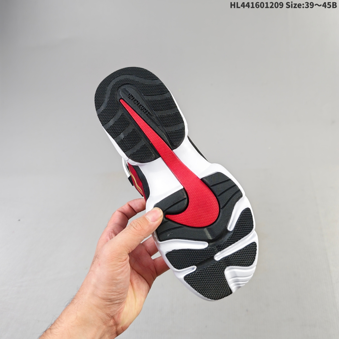 💰230
Nike Air Max Alpha Savage 阿尔法 半掌气男子缓‮跑震‬步鞋 织带与鞋带融为一体稳固包裹中足,而MaxAir缓震配置在高强度训练中提供灵敏回弹的舒适感受。后跟的可视MaxA气垫在整个训练过程中提供出色缓震性能，带来充沛的回弹性能。中足鞋鞍带来稳固支撑,同时后跟采用Max Air设计,提供出众稳定性，有肌肉美学结合后跟 
货号 AT3378-001
编码:HL441601209 Size:39～45B