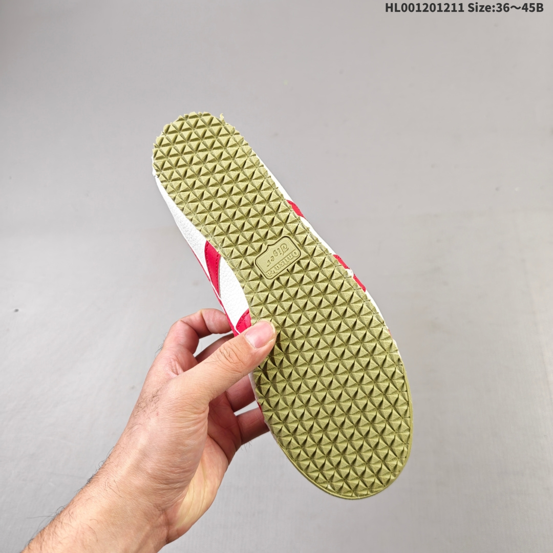 头层带半码 Onitsuka Tiger Mexico 66 阿斯克斯 亚瑟士 低帮 白红解构鞋带 圆头舒适减震耐磨低邦休闲跑步鞋男女同款 Mexico 66以1961年的练习鞋为原型,并与1966年研发出的鞋面Onitsuka Tiger Stripes设计结合.十字强补,后套的柔软后跟及后跟边设计都是其特色.薄底,细身是代表Onitsuka Tiger的标准鞋款. 此款Mexicoj 66系列 中性休闲运动鞋采用虎爪造型的Logos,鞋身稳定包裹系统,支撑鞋身.牛皮革帮面韧性佳,透气性好,耐磨性高.Onitsuka Tiger特有的橡胶配方,弹性及止滑效果良好.后跟X型部件设计,稳定结构保护后跟.鞋头外包橡胶片保护脚趾,耐磨损. 货号:1183C216-100 HL001201211 B