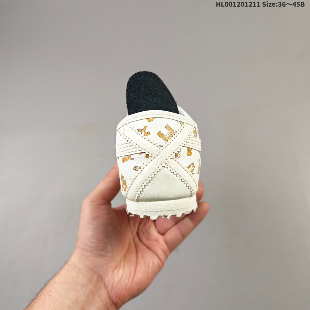 头层带半码 Onitsuka Tiger Mexico 66 阿斯克斯 亚瑟士 低帮 白红解构鞋带 圆头舒适减震耐磨低邦休闲跑步鞋男女同款 Mexico 66以1961年的练习鞋为原型,并与1966年研发出的鞋面Onitsuka Tiger Stripes设计结合.十字强补,后套的柔软后跟及后跟边设计都是其特色.薄底,细身是代表Onitsuka Tiger的标准鞋款. 此款Mexicoj 66系列 中性休闲运动鞋采用虎爪造型的Logos,鞋身稳定包裹系统,支撑鞋身.牛皮革帮面韧性佳,透气性好,耐磨性高.Onitsuka Tiger特有的橡胶配方,弹性及止滑效果良好.后跟X型部件设计,稳定结构保护后跟.鞋头外包橡胶片保护脚趾,耐磨损. 货号:1183C216-100 HL001201211 B