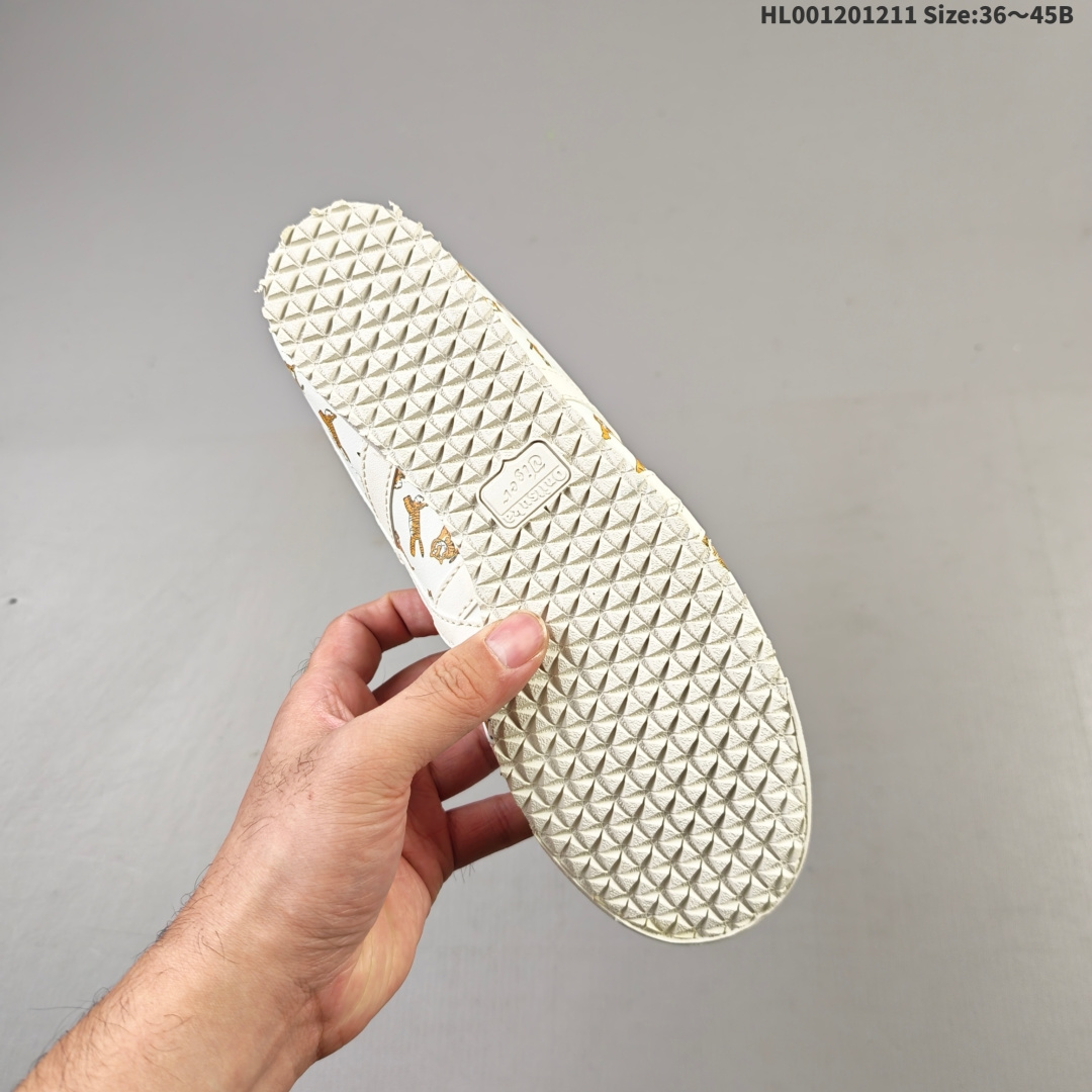 头层带半码 Onitsuka Tiger Mexico 66 阿斯克斯 亚瑟士 低帮 白红解构鞋带 圆头舒适减震耐磨低邦休闲跑步鞋男女同款 Mexico 66以1961年的练习鞋为原型,并与1966年研发出的鞋面Onitsuka Tiger Stripes设计结合.十字强补,后套的柔软后跟及后跟边设计都是其特色.薄底,细身是代表Onitsuka Tiger的标准鞋款. 此款Mexicoj 66系列 中性休闲运动鞋采用虎爪造型的Logos,鞋身稳定包裹系统,支撑鞋身.牛皮革帮面韧性佳,透气性好,耐磨性高.Onitsuka Tiger特有的橡胶配方,弹性及止滑效果良好.后跟X型部件设计,稳定结构保护后跟.鞋头外包橡胶片保护脚趾,耐磨损. 货号:1183C216-100 HL001201211 B